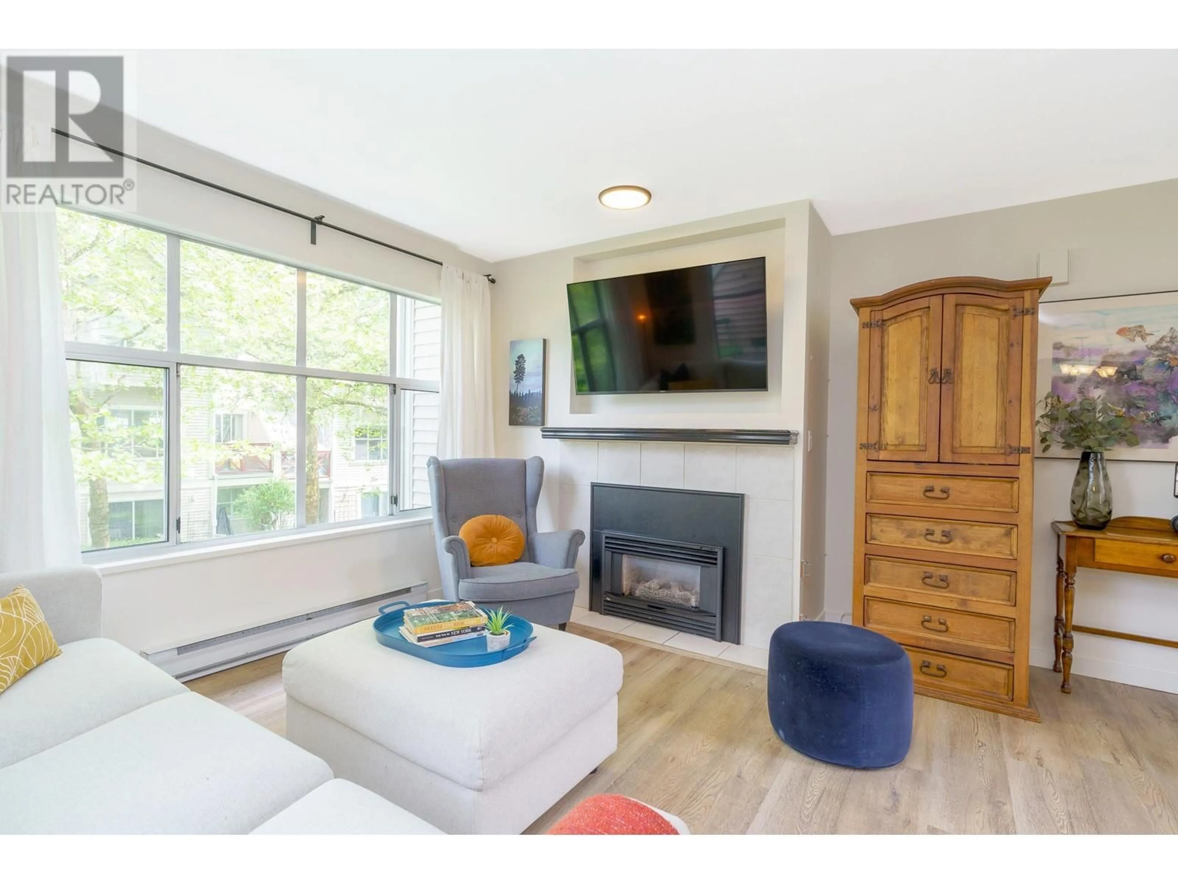 Living room with furniture, wood/laminate floor for 101 - 2450 HAWTHORNE AVENUE, Port Coquitlam British Columbia V3C6B3