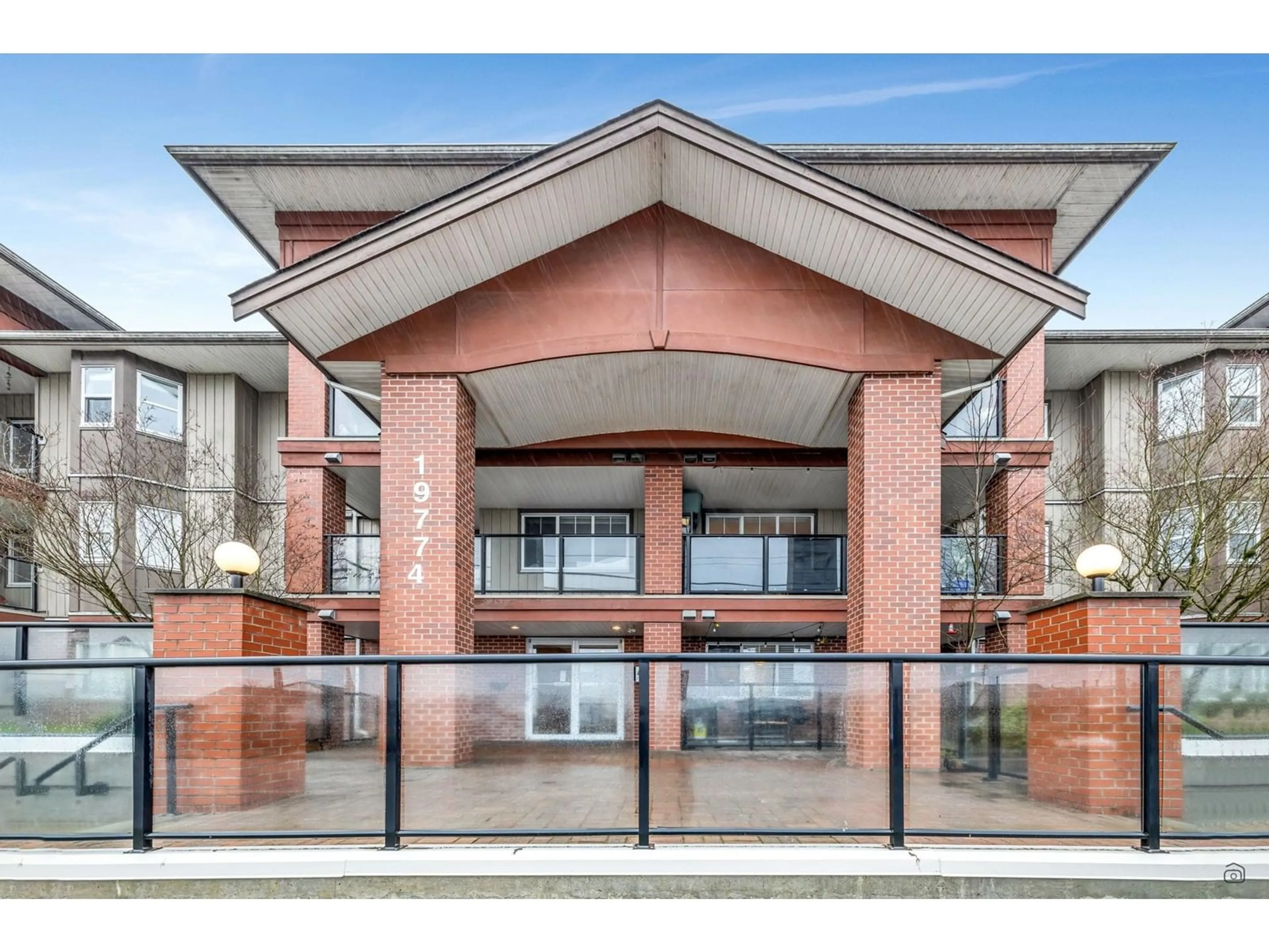 Indoor foyer for 102 - 19774 56, Langley British Columbia V3A3X6
