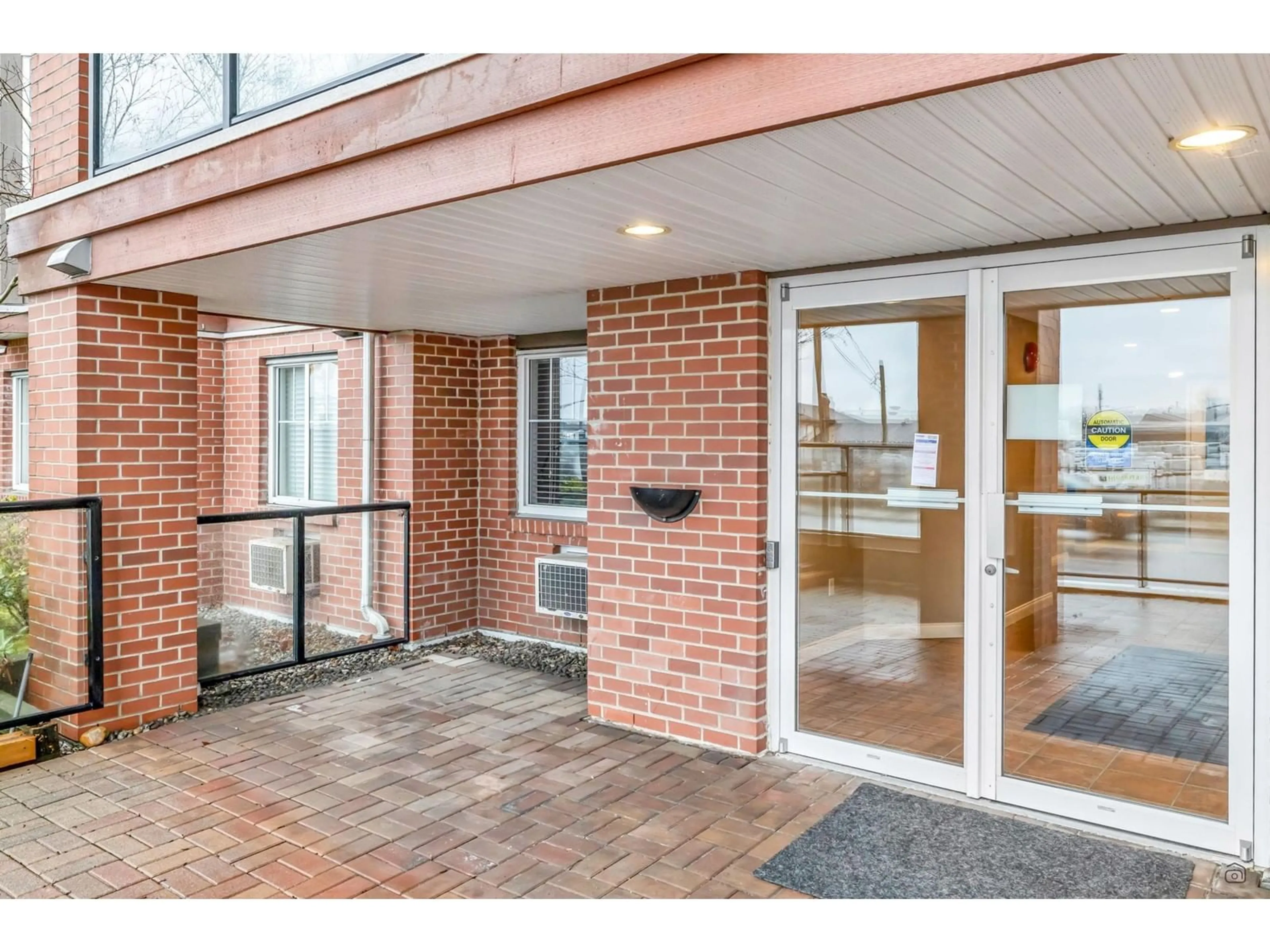 Indoor foyer for 102 - 19774 56, Langley British Columbia V3A3X6