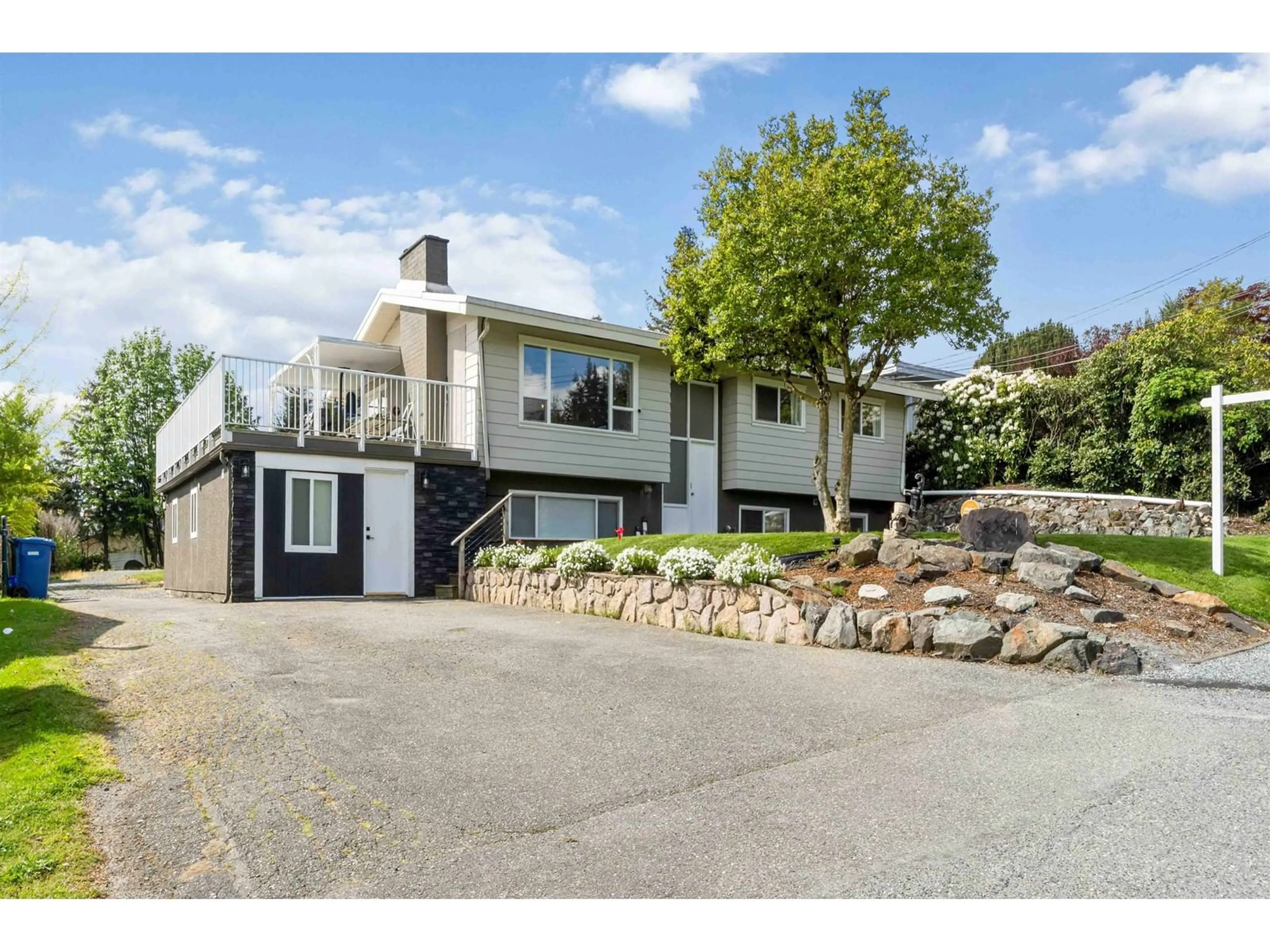 A pic from outside/outdoor area/front of a property/back of a property/a pic from drone, street for 29366 DUNCAN, Abbotsford British Columbia V4X1J5