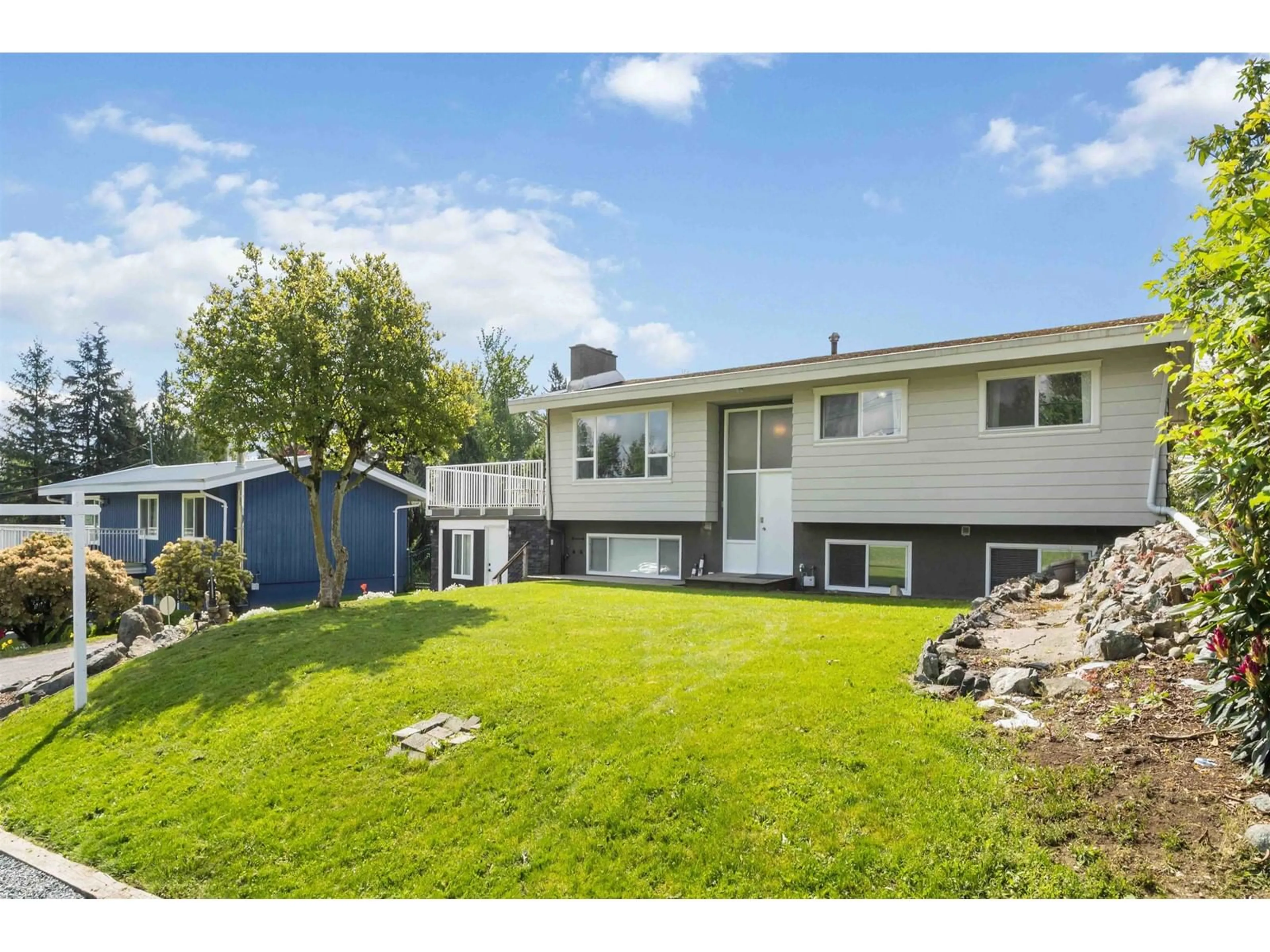 A pic from outside/outdoor area/front of a property/back of a property/a pic from drone, street for 29366 DUNCAN, Abbotsford British Columbia V4X1J5
