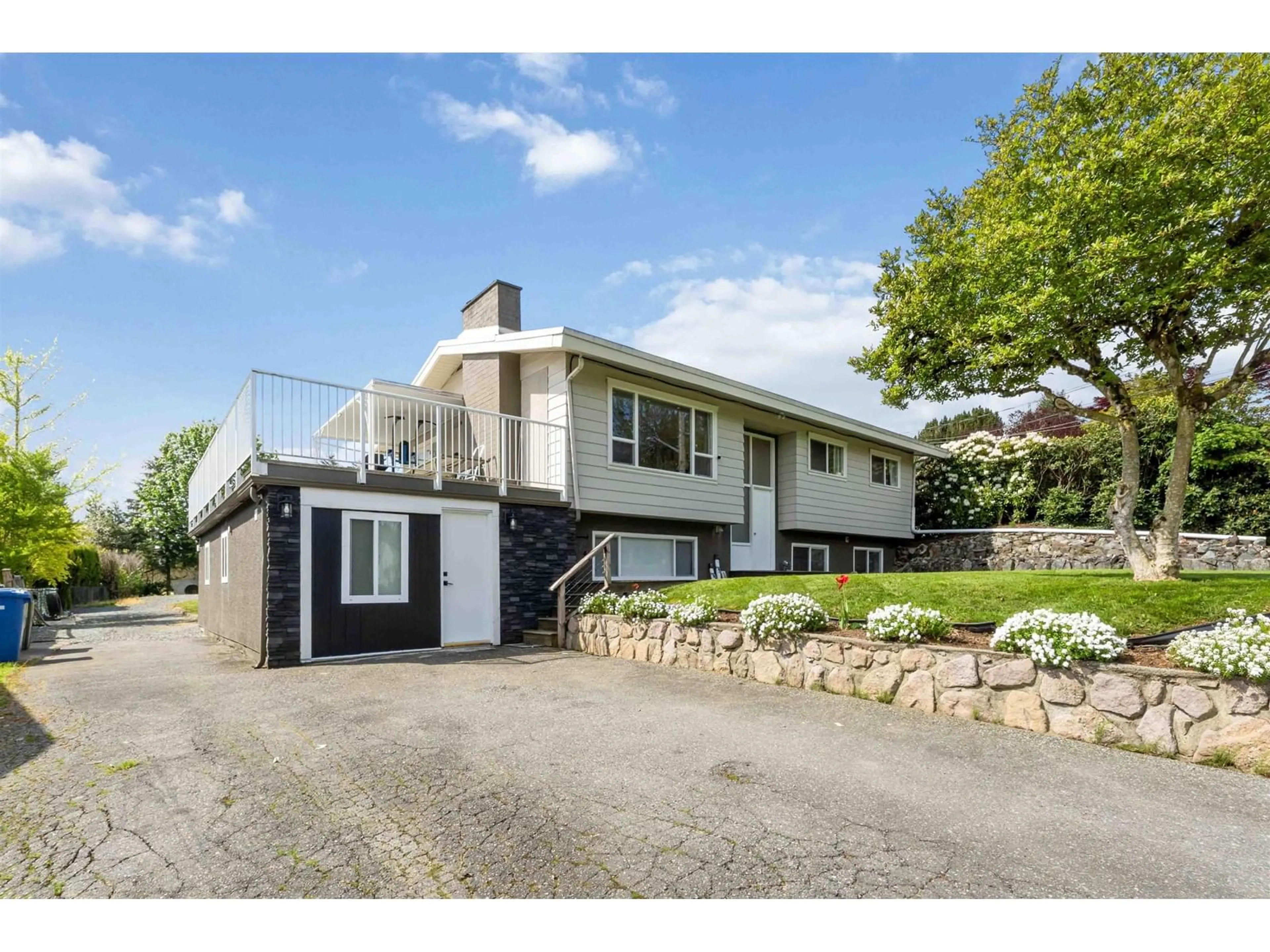A pic from outside/outdoor area/front of a property/back of a property/a pic from drone, street for 29366 DUNCAN, Abbotsford British Columbia V4X1J5