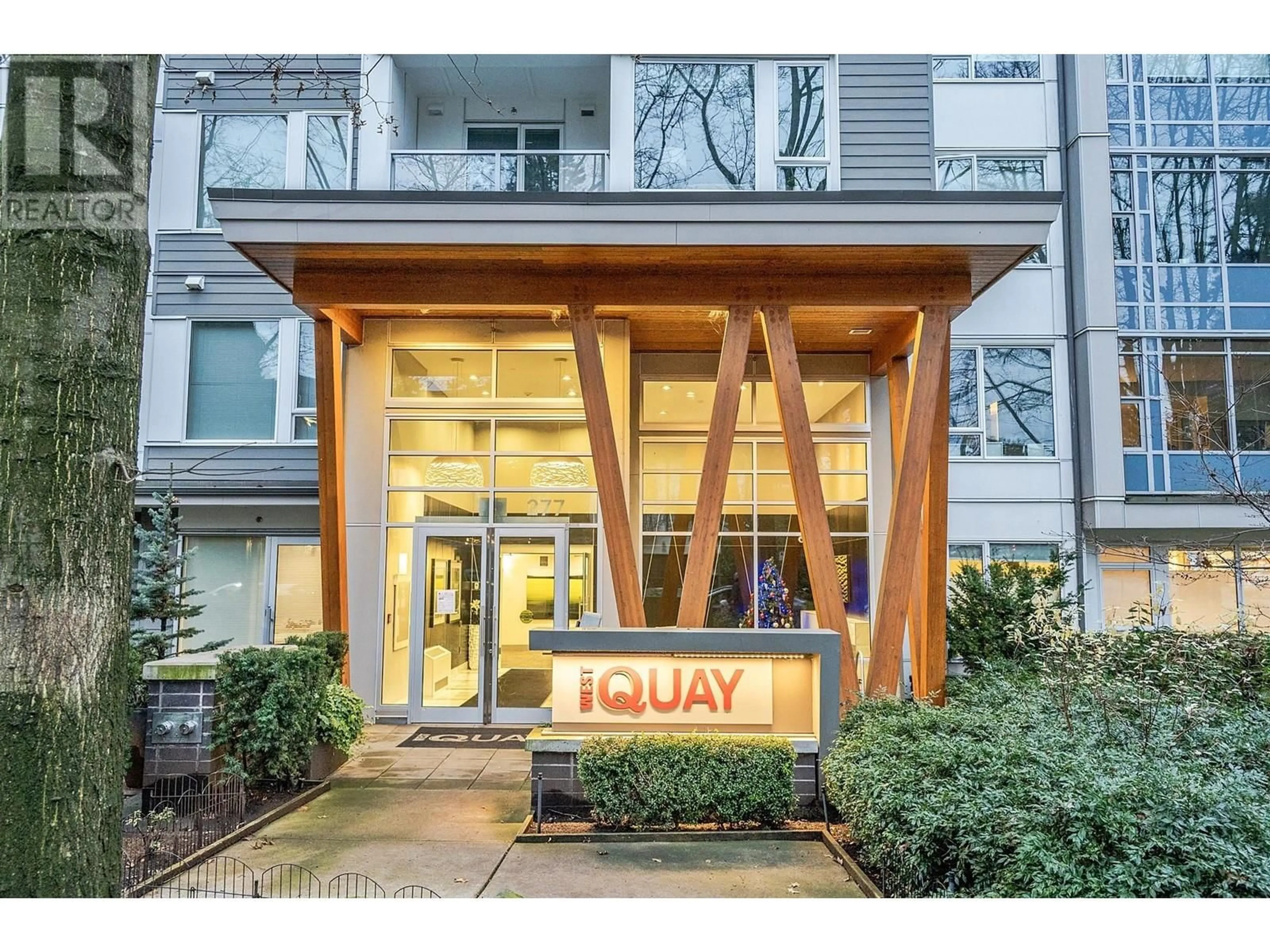 Indoor entryway for 107 - 277 1ST STREET, North Vancouver British Columbia V7M0E8