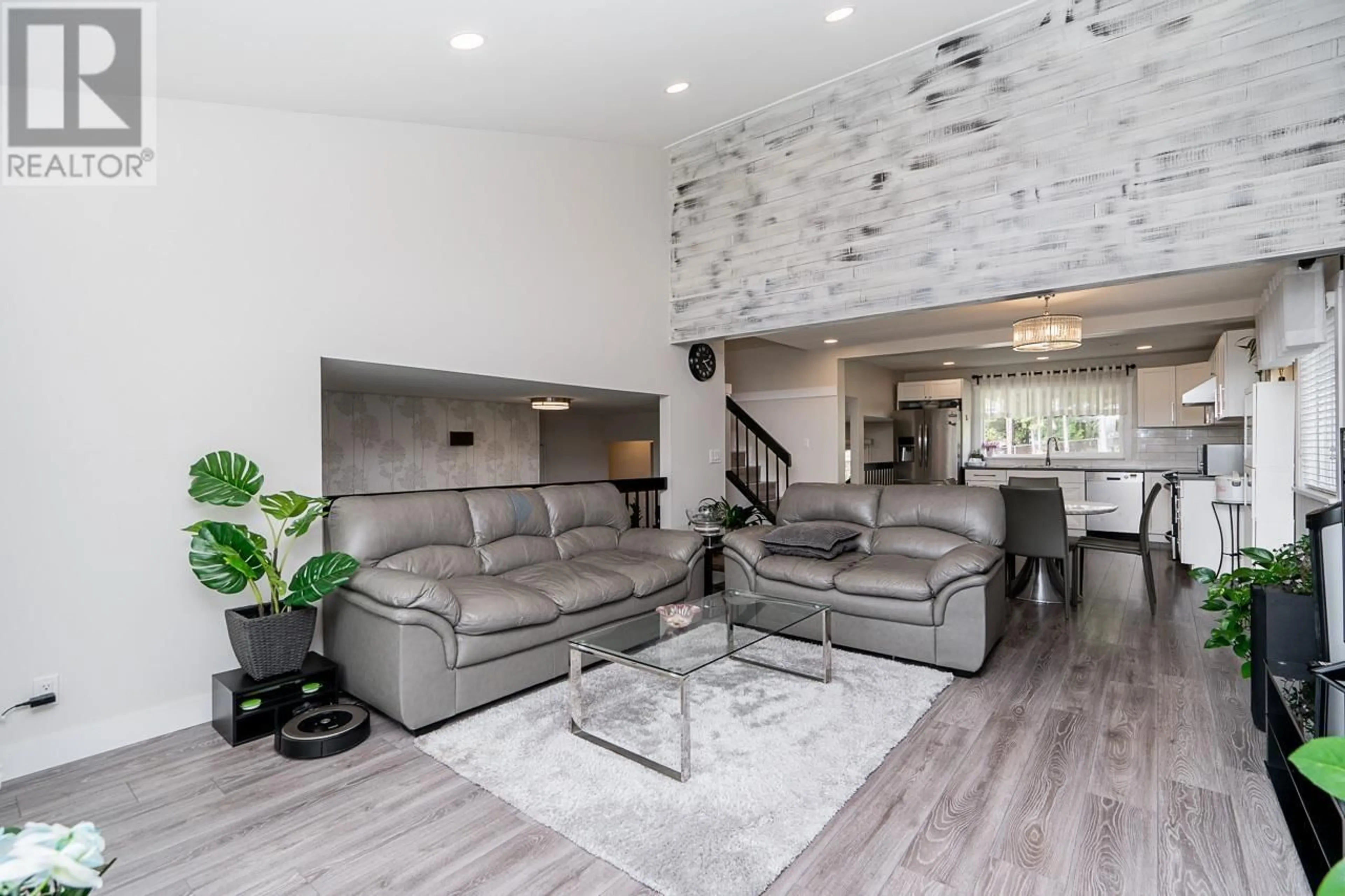 Living room with furniture, unknown for 1334 LANSDOWNE DRIVE, Coquitlam British Columbia V3E1K6