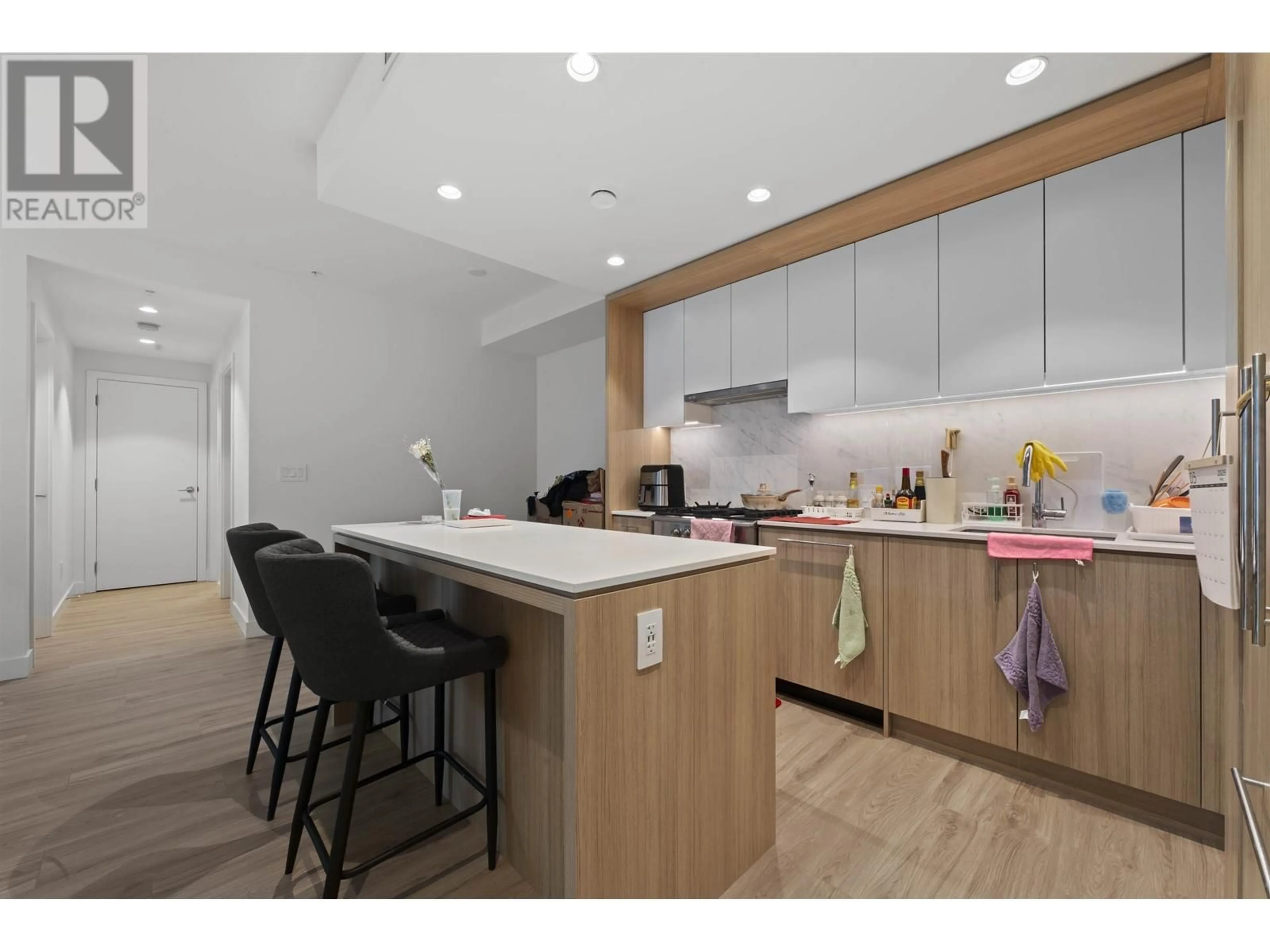 Open concept kitchen, wood/laminate floor for 614 - 6085 IRMIN STREET, Burnaby British Columbia V5J5C5