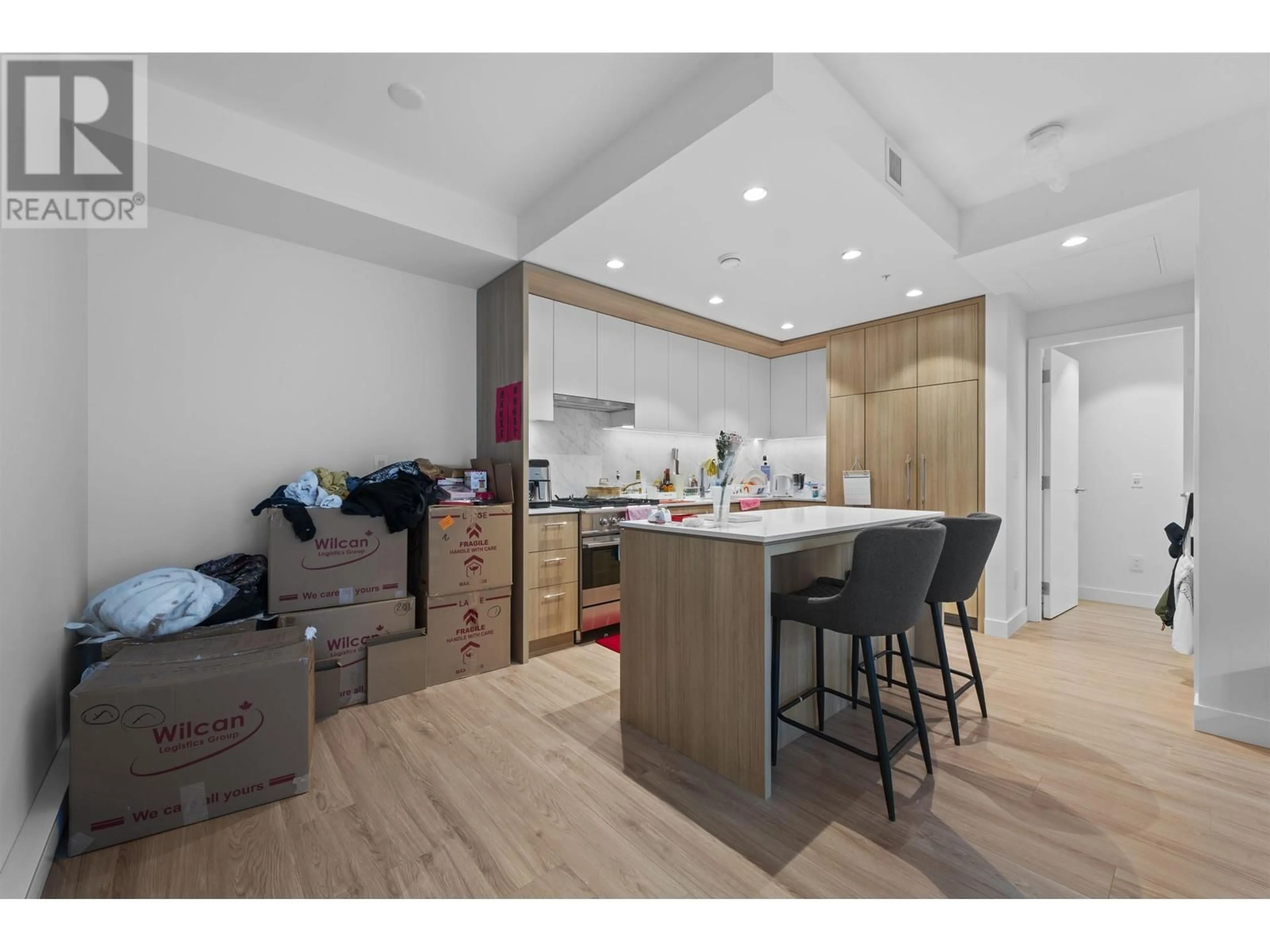 Open concept kitchen, wood/laminate floor for 614 - 6085 IRMIN STREET, Burnaby British Columbia V5J5C5