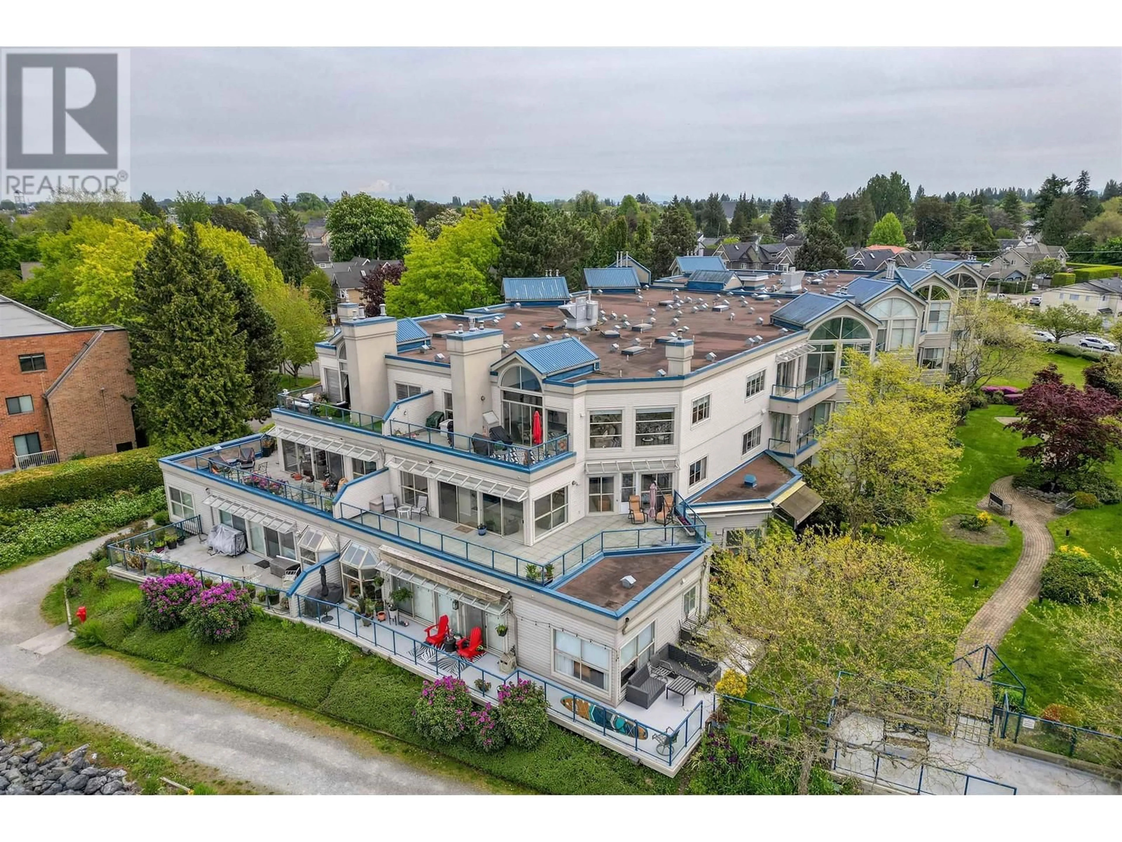 A pic from outside/outdoor area/front of a property/back of a property/a pic from drone, unknown for 304 - 4753 RIVER ROAD, Delta British Columbia V4K1R9