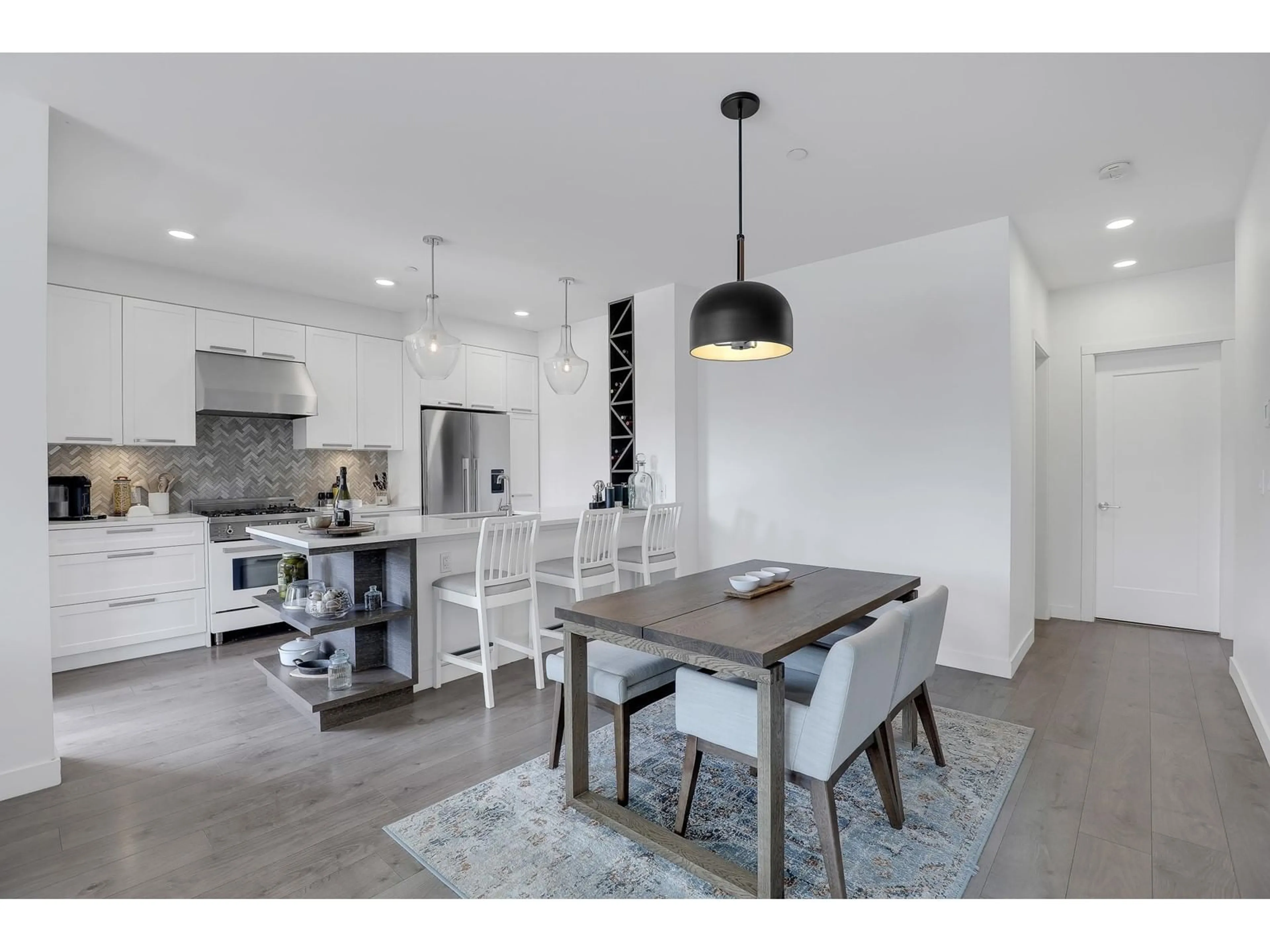 Open concept kitchen, unknown for 301 - 33540 MAYFAIR, Abbotsford British Columbia V2S0J3