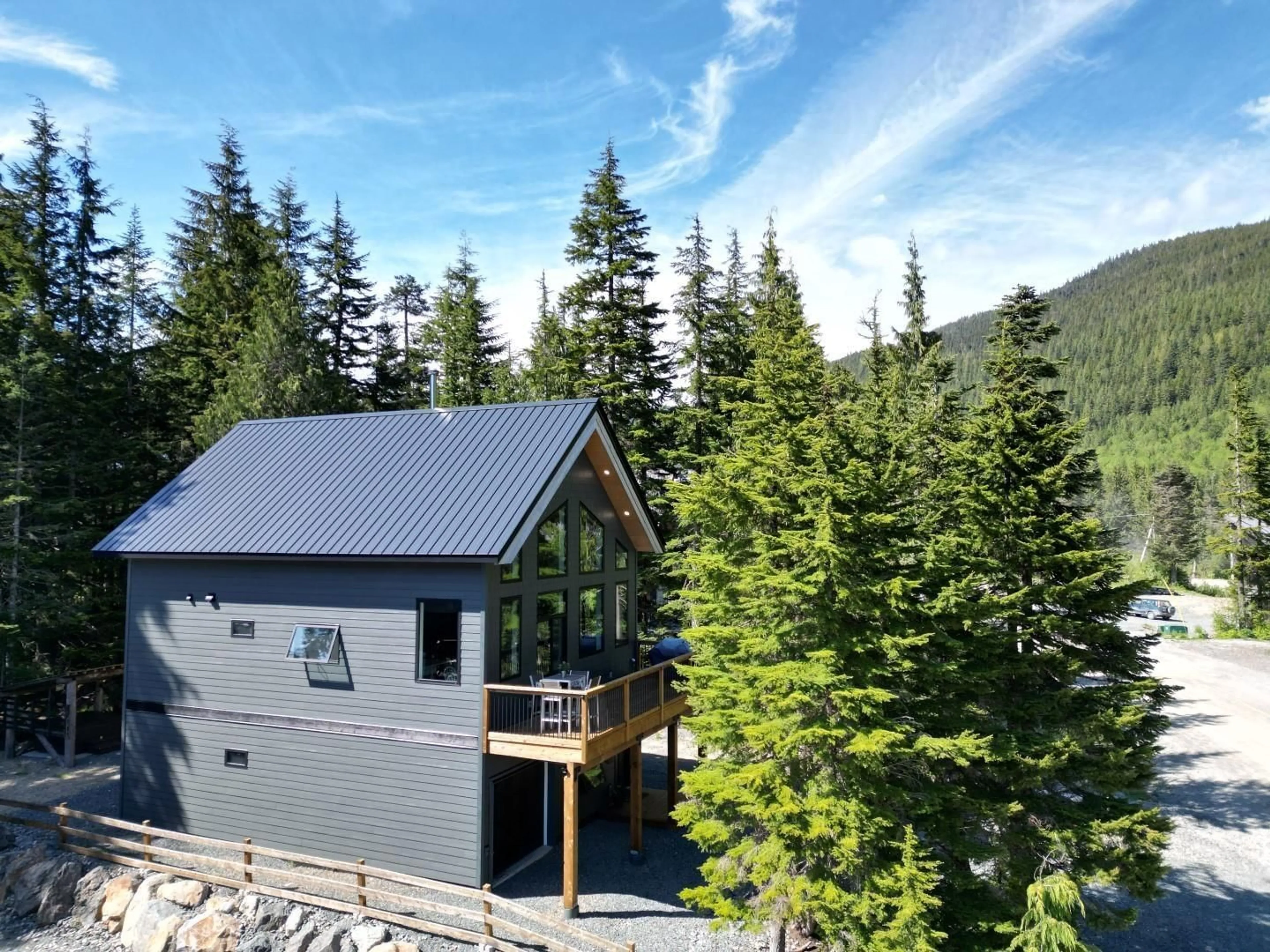 A pic from outside/outdoor area/front of a property/back of a property/a pic from drone, mountain view for 47020 SNOWMIST, Agassiz British Columbia V0M1A1