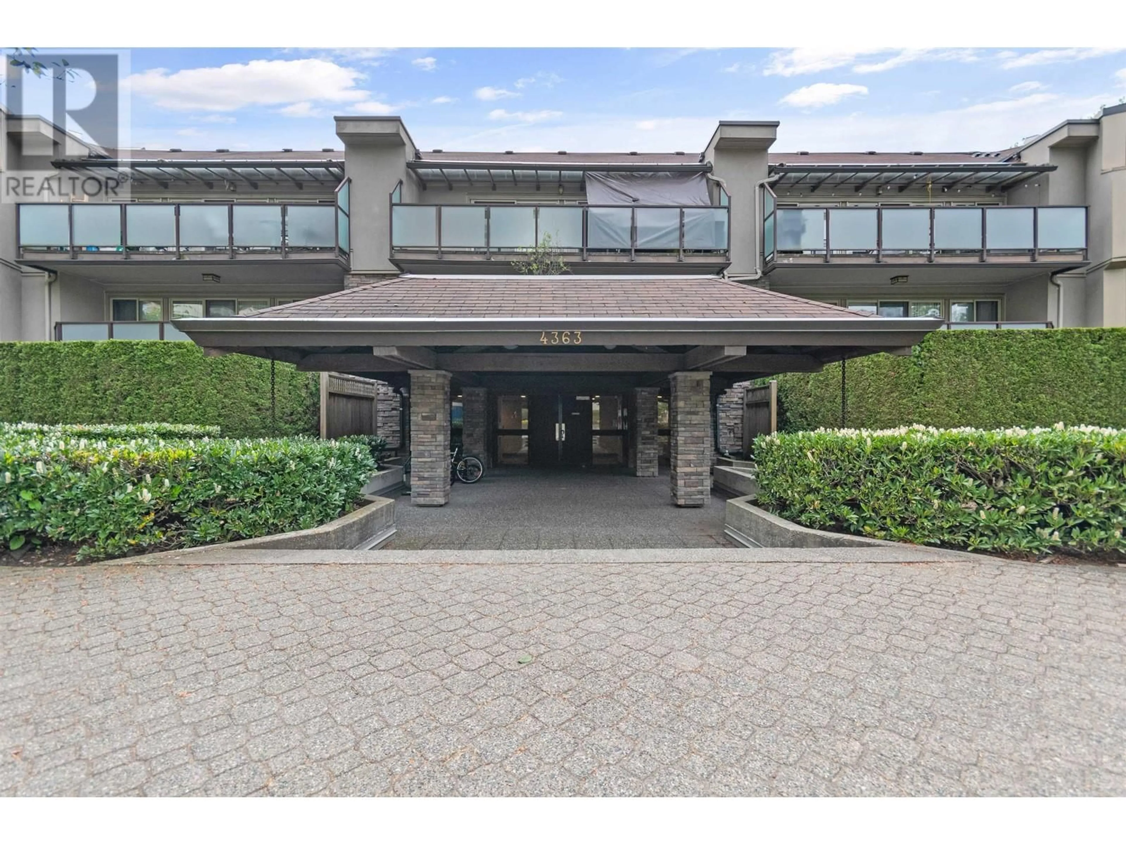 Indoor foyer for 119 - 4363 HALIFAX STREET, Burnaby British Columbia V5C5Z3