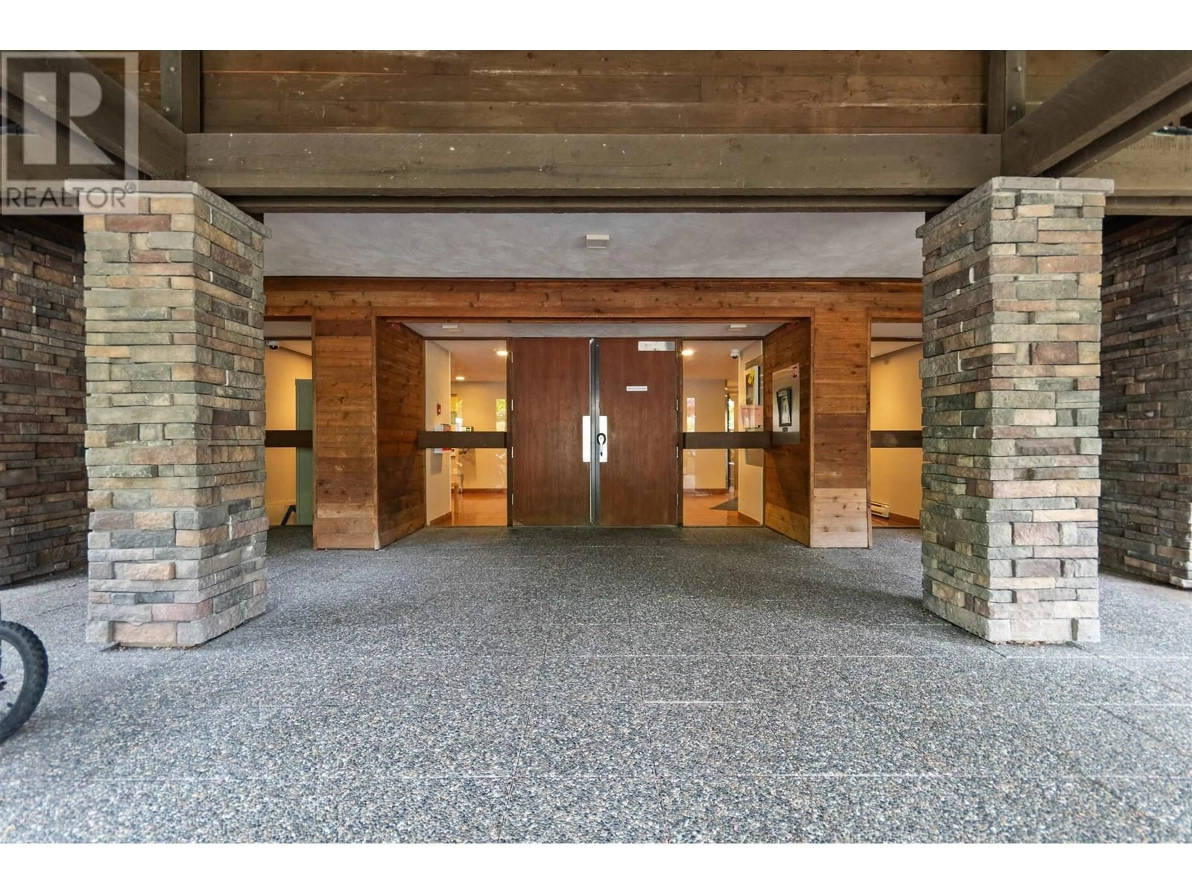 Indoor foyer for 119 - 4363 HALIFAX STREET, Burnaby British Columbia V5C5Z3