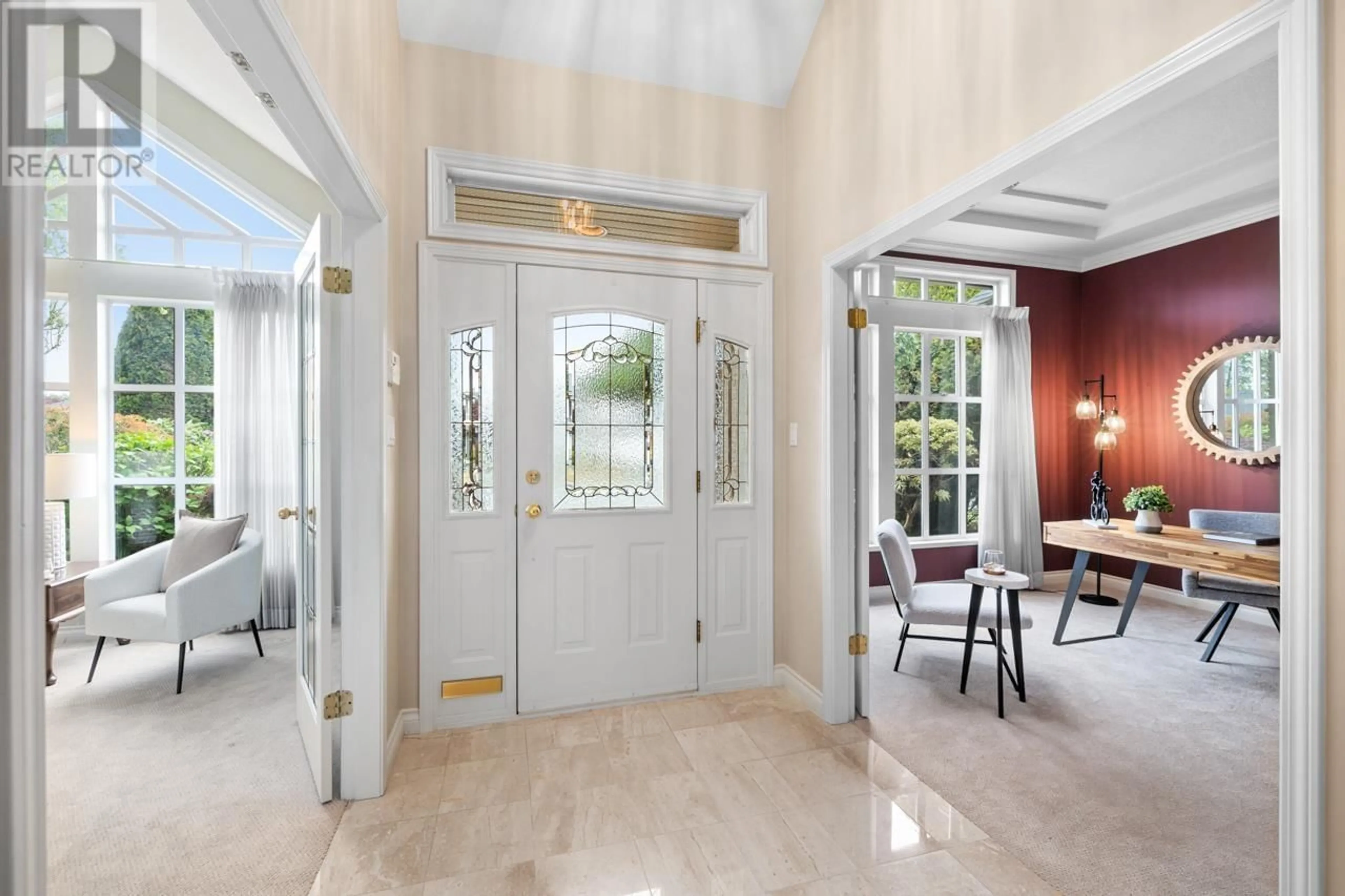 Indoor foyer for 5318 COMMODORE DRIVE, Delta British Columbia V4K4Z6