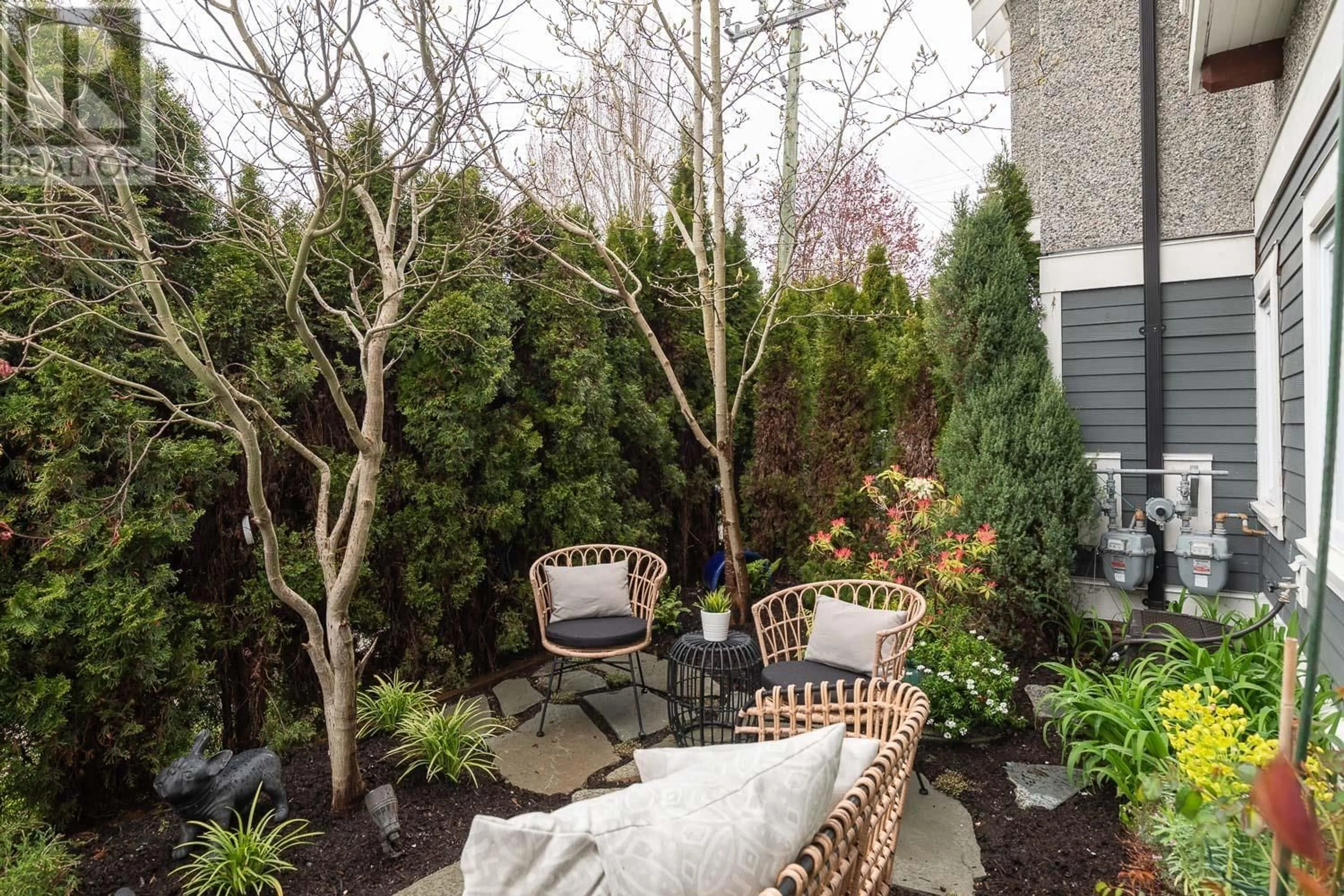 Patio, unknown for 1828 WOODLAND DRIVE, Vancouver British Columbia V5N3N7
