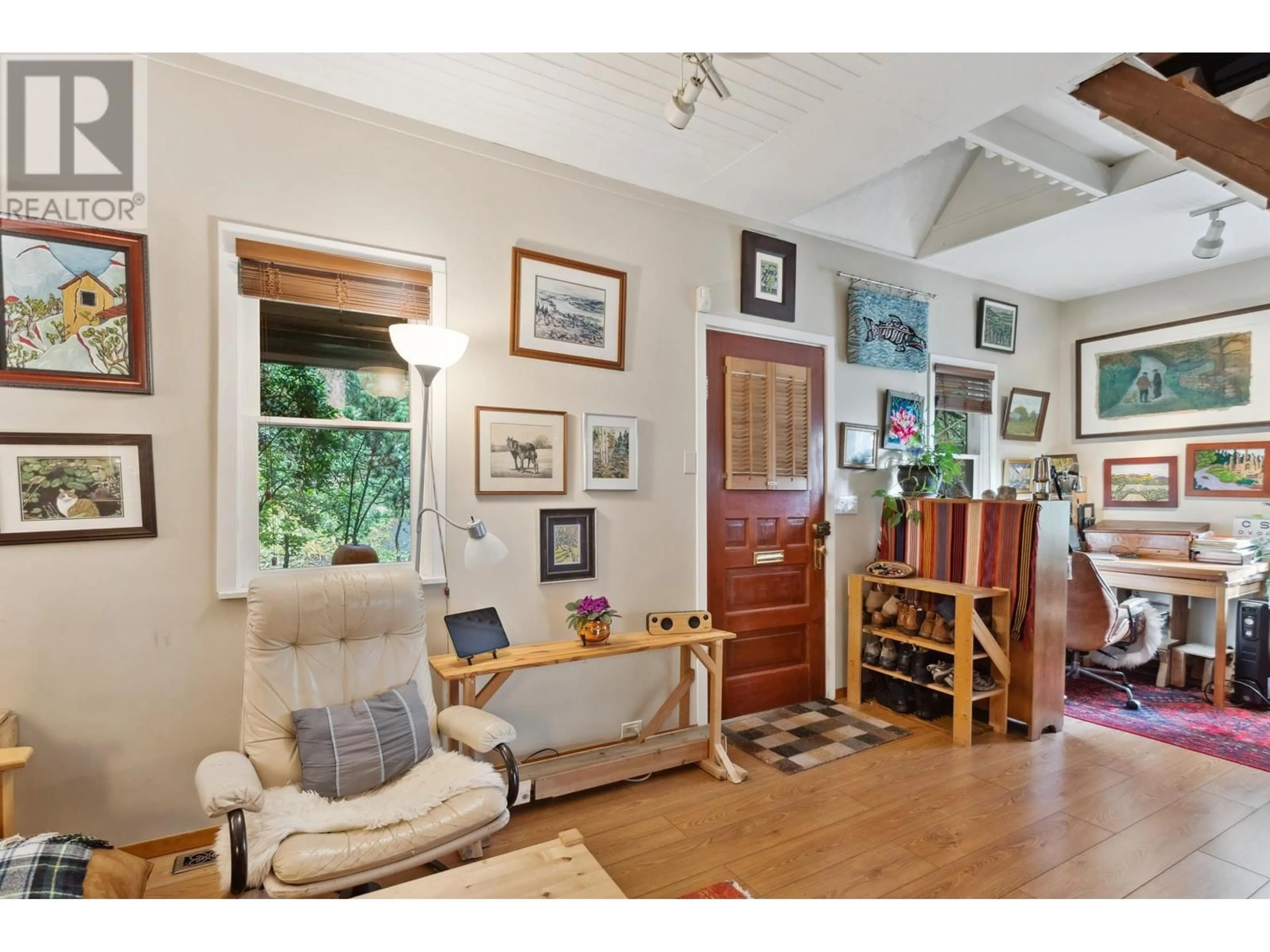 A pic of a room for 713 ST. JAMES ROAD, North Vancouver British Columbia V7K1G9
