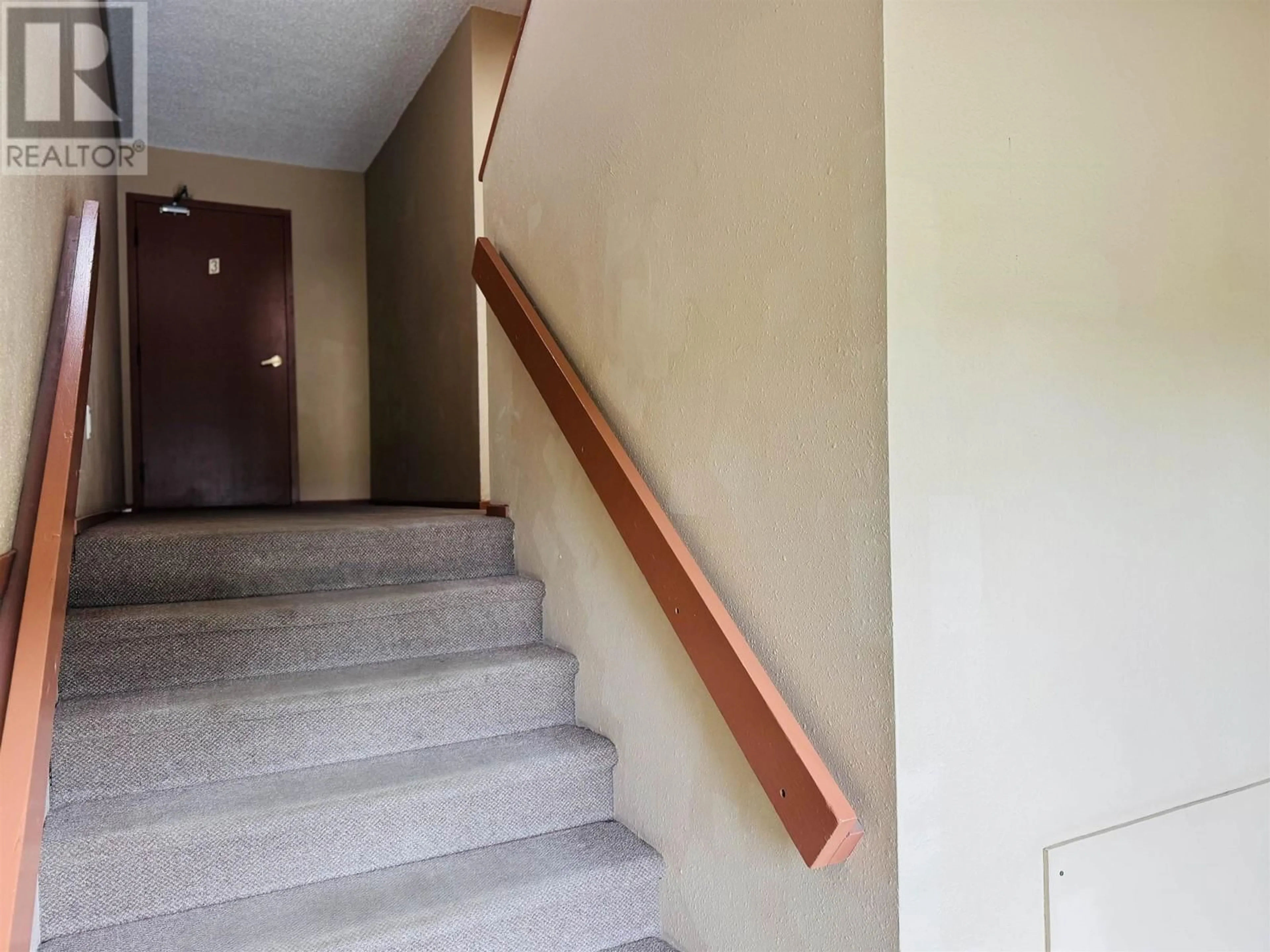 Stairs for 318 - 282 BROADWAY AVENUE, Williams Lake British Columbia V2G4J8