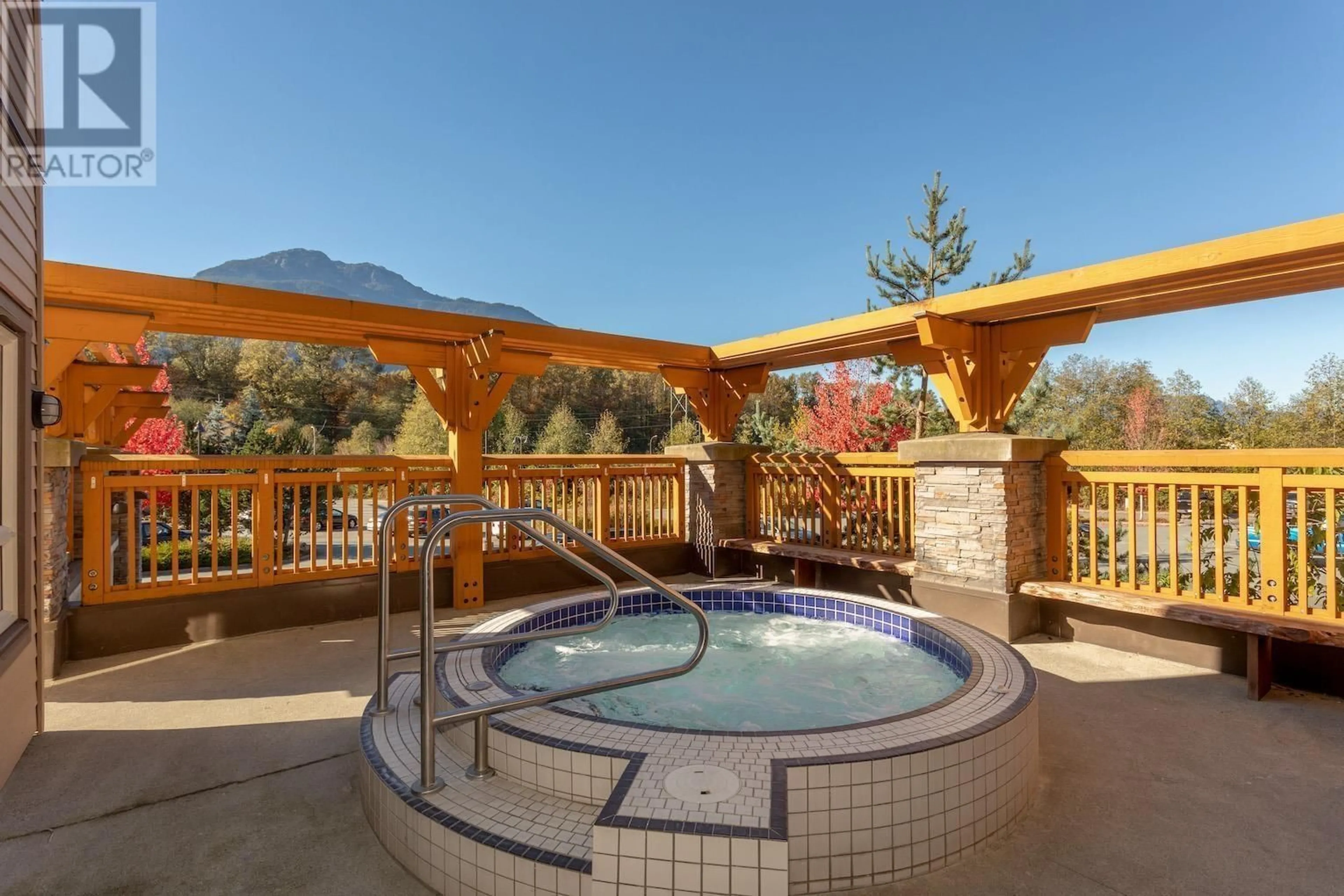 Patio, mountain view for 101 - 40900 TANTALUS ROAD, Squamish British Columbia V8B0R3
