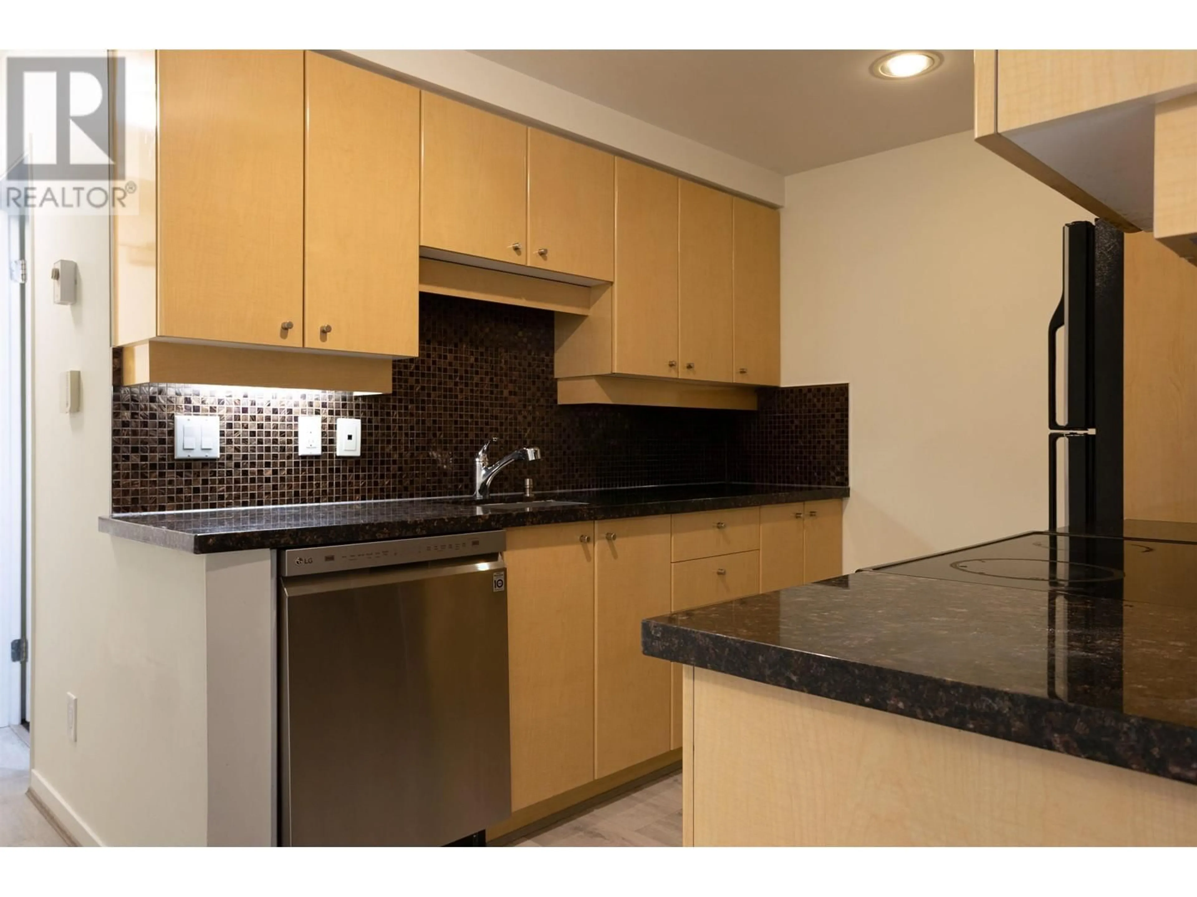 Standard kitchen, unknown for 2006 - 1008 CAMBIE STREET, Vancouver British Columbia V6B6J7