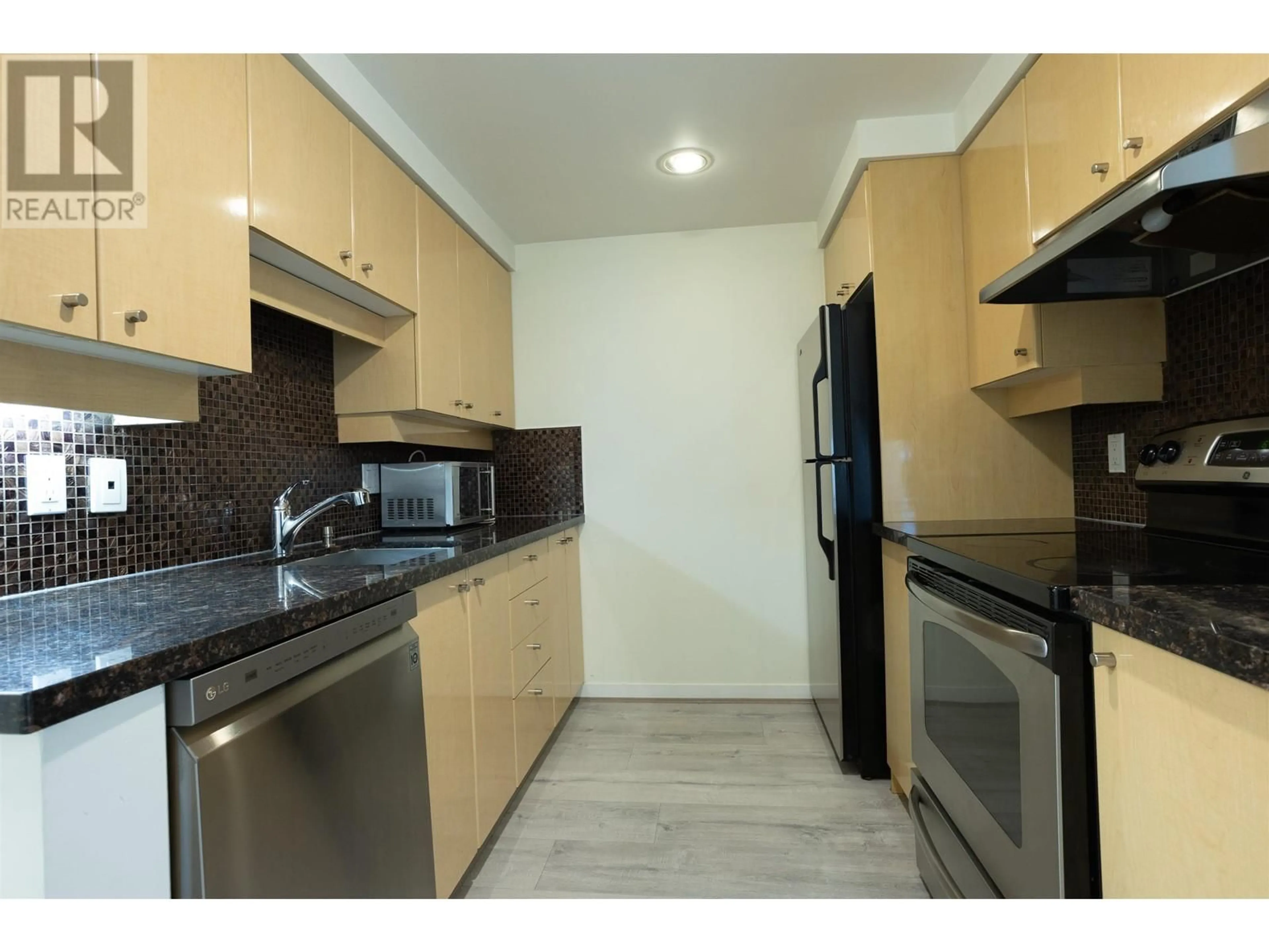 Standard kitchen, unknown for 2006 - 1008 CAMBIE STREET, Vancouver British Columbia V6B6J7