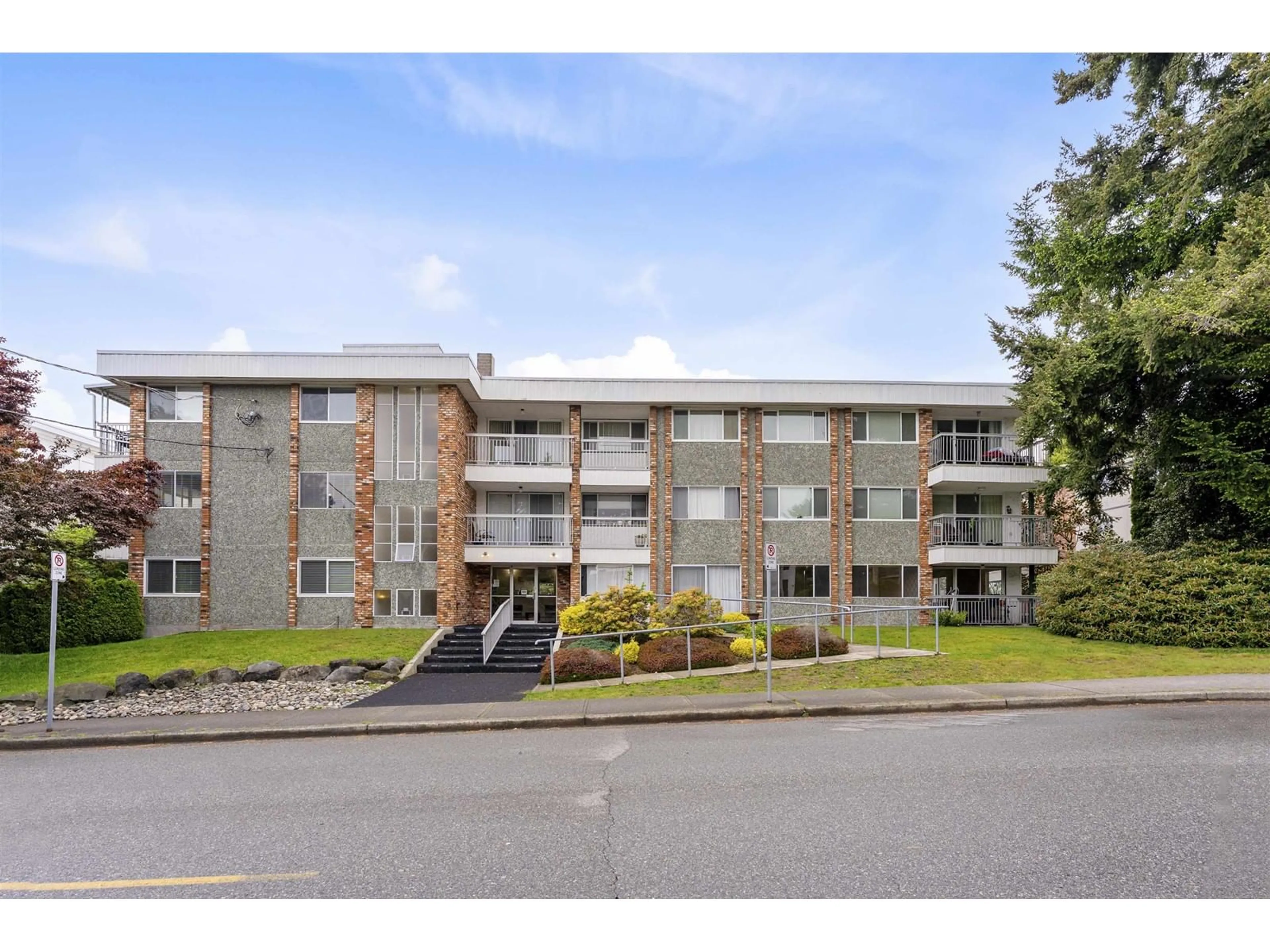 A pic from outside/outdoor area/front of a property/back of a property/a pic from drone, unknown for 106 - 1331 FIR, White Rock British Columbia V4B4B3