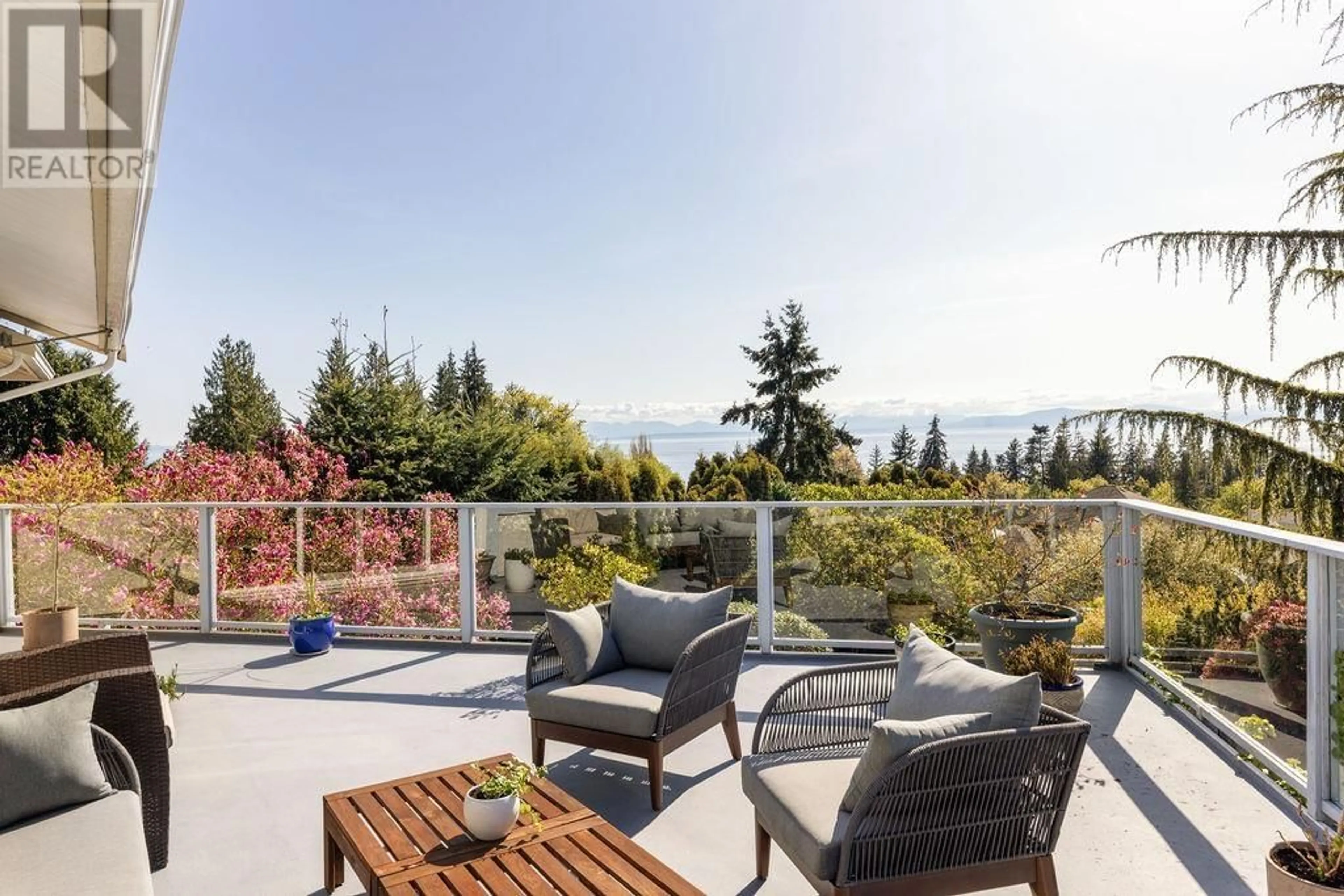 Patio, water/lake/river/ocean view for 308 HARRY ROAD, Gibsons British Columbia V0N1V5