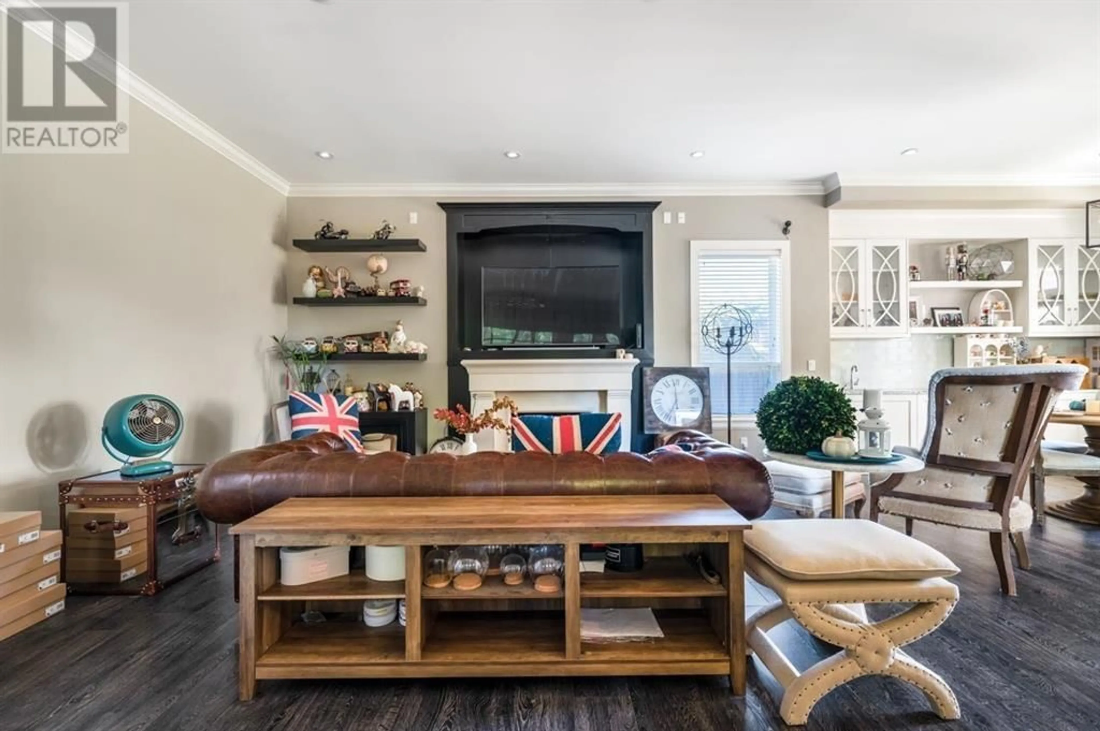 Living room with furniture, wood/laminate floor for 1308 LONDON STREET, New Westminster British Columbia V3M4N5