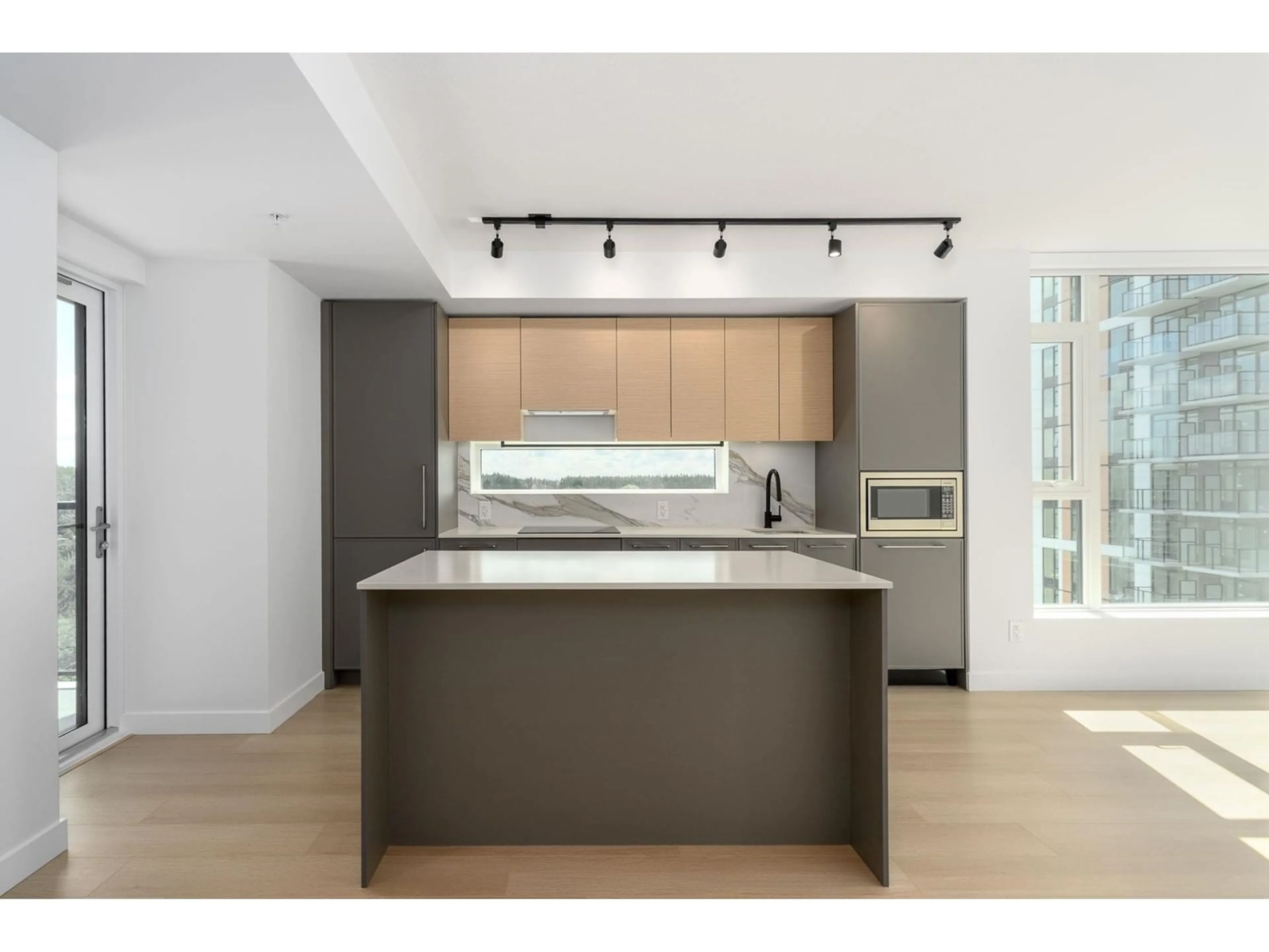 Open concept kitchen, wood/laminate floor for 1210 - 13725 GEORGE JUNCTION, Surrey British Columbia V3T4Y3