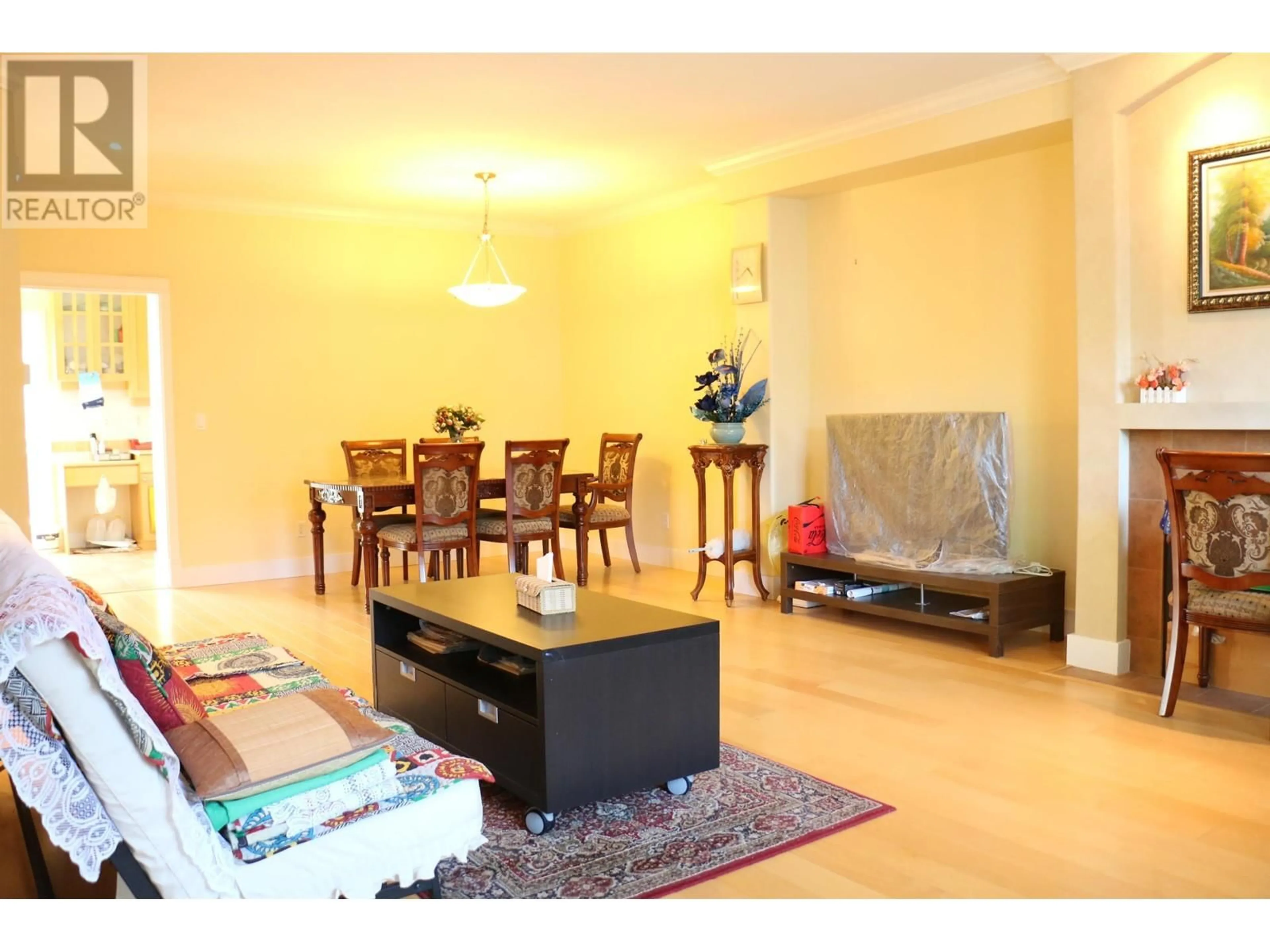 Living room with furniture, wood/laminate floor for 3 - 7833 ST. ALBANS ROAD, Richmond British Columbia V6Y2K8