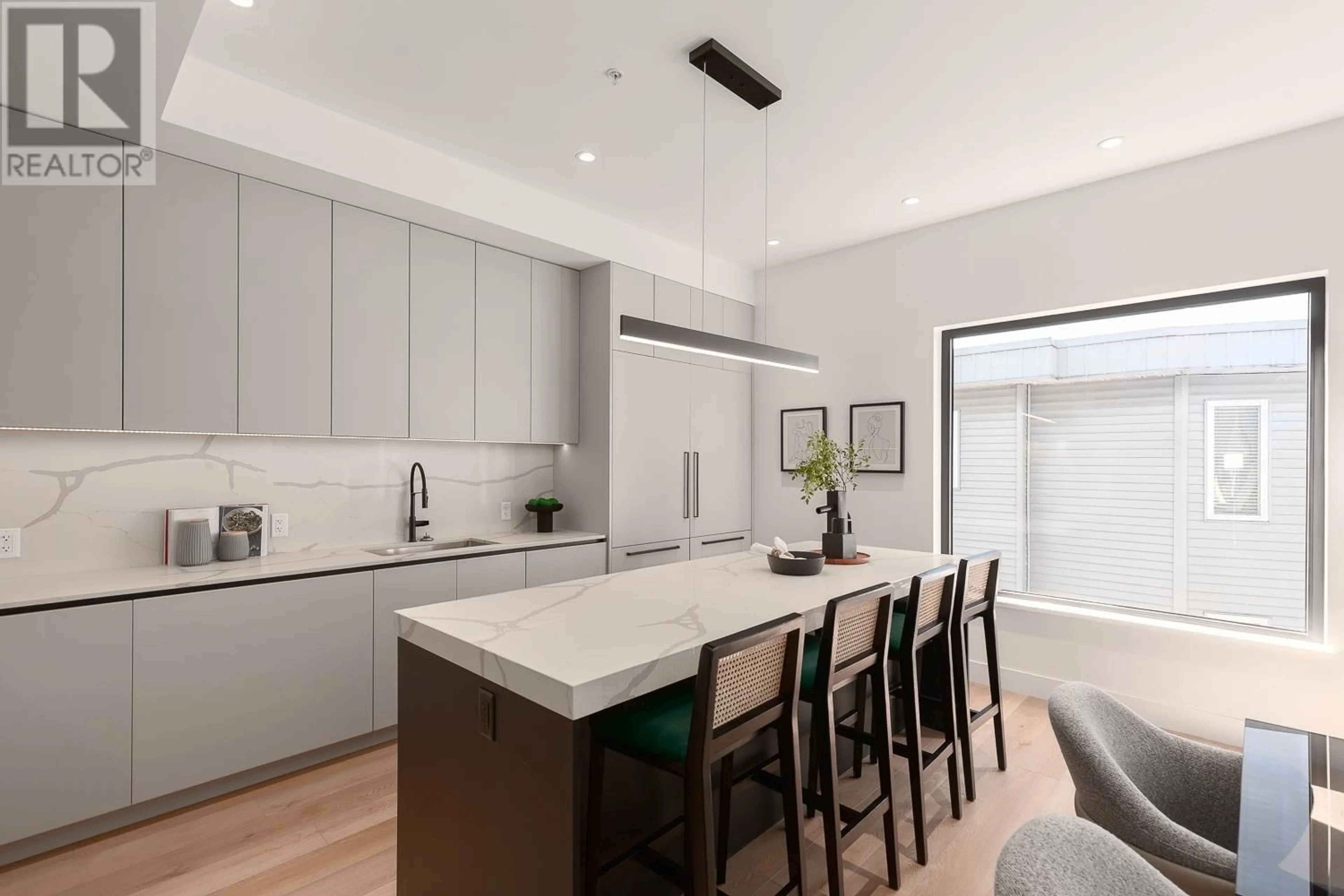 Contemporary kitchen, unknown for 203 - 239 16TH AVENUE, Vancouver British Columbia V5T2T5