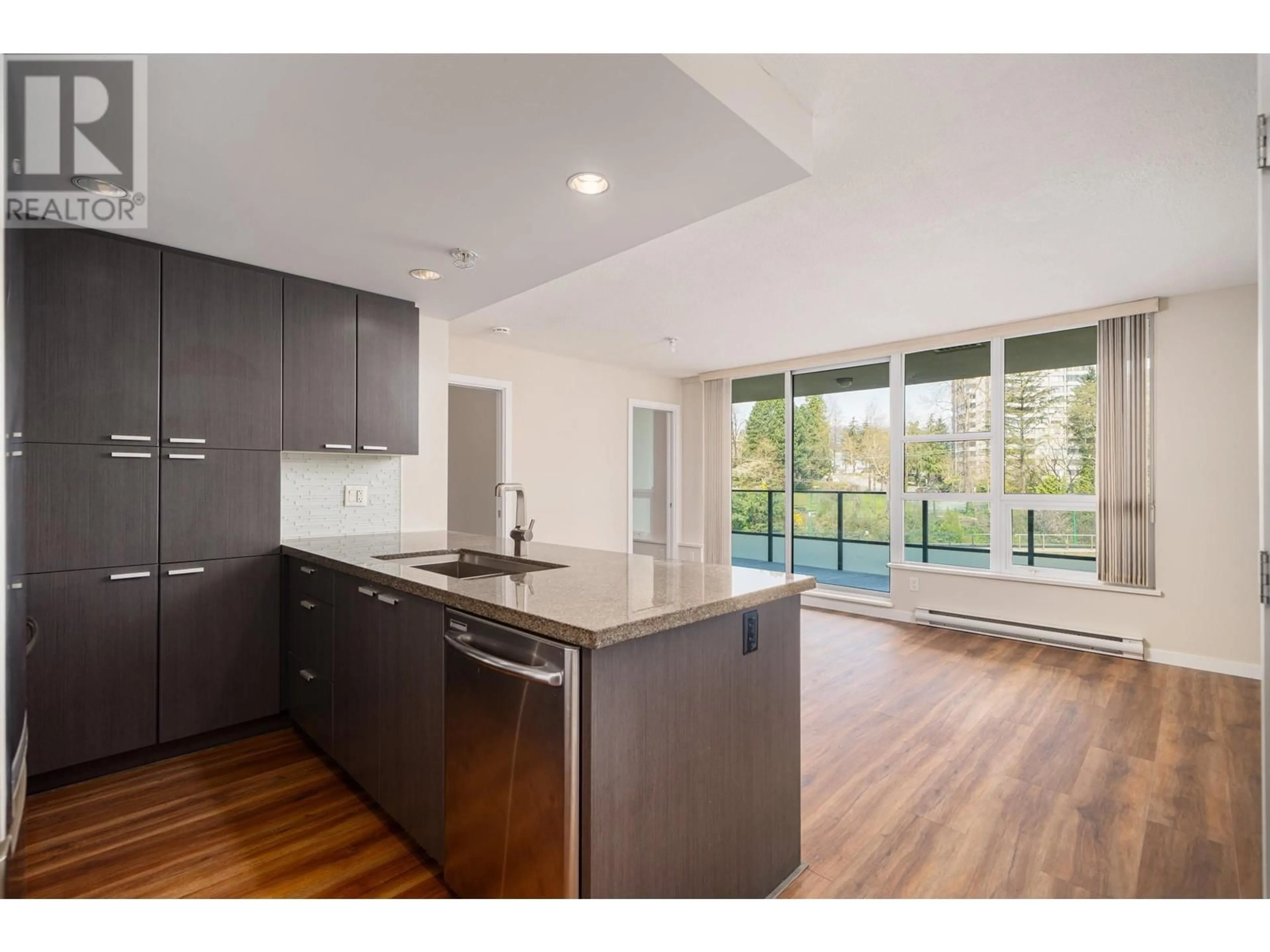 Open concept kitchen, unknown for 801 - 2200 DOUGLAS ROAD, Burnaby British Columbia V5C0G8