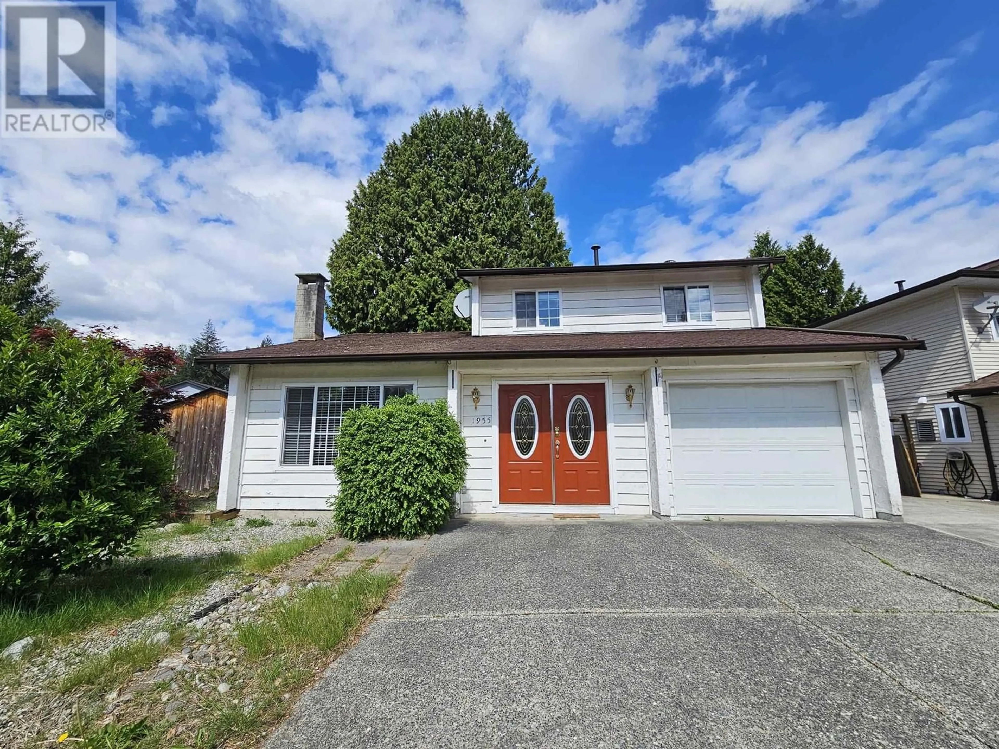A pic from outside/outdoor area/front of a property/back of a property/a pic from drone, street for 1955 FLYNN CRESCENT, Coquitlam British Columbia V3E1W6