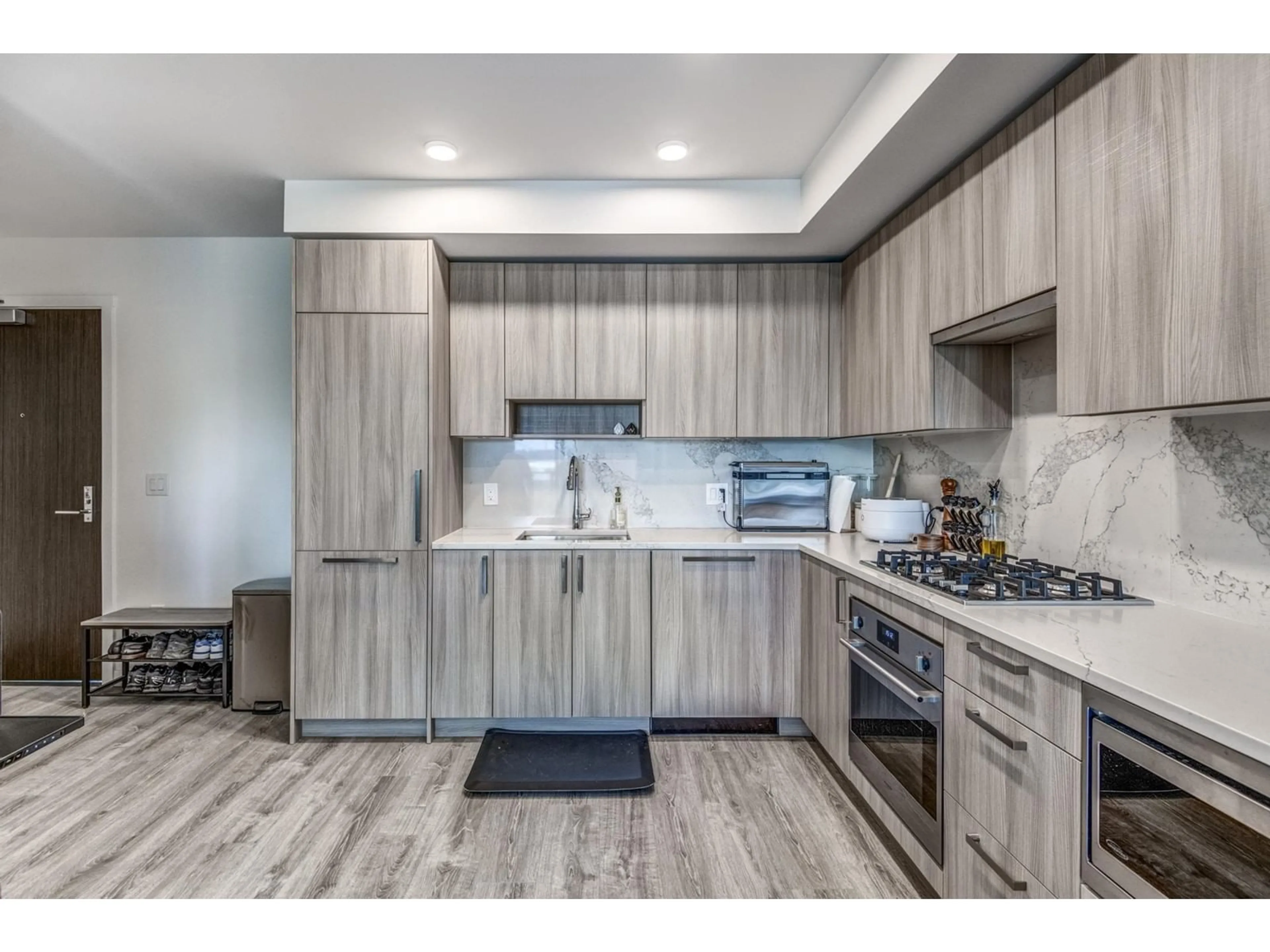 Open concept kitchen, unknown for 409 - 13350 CENTRAL, Surrey British Columbia V3T0S1