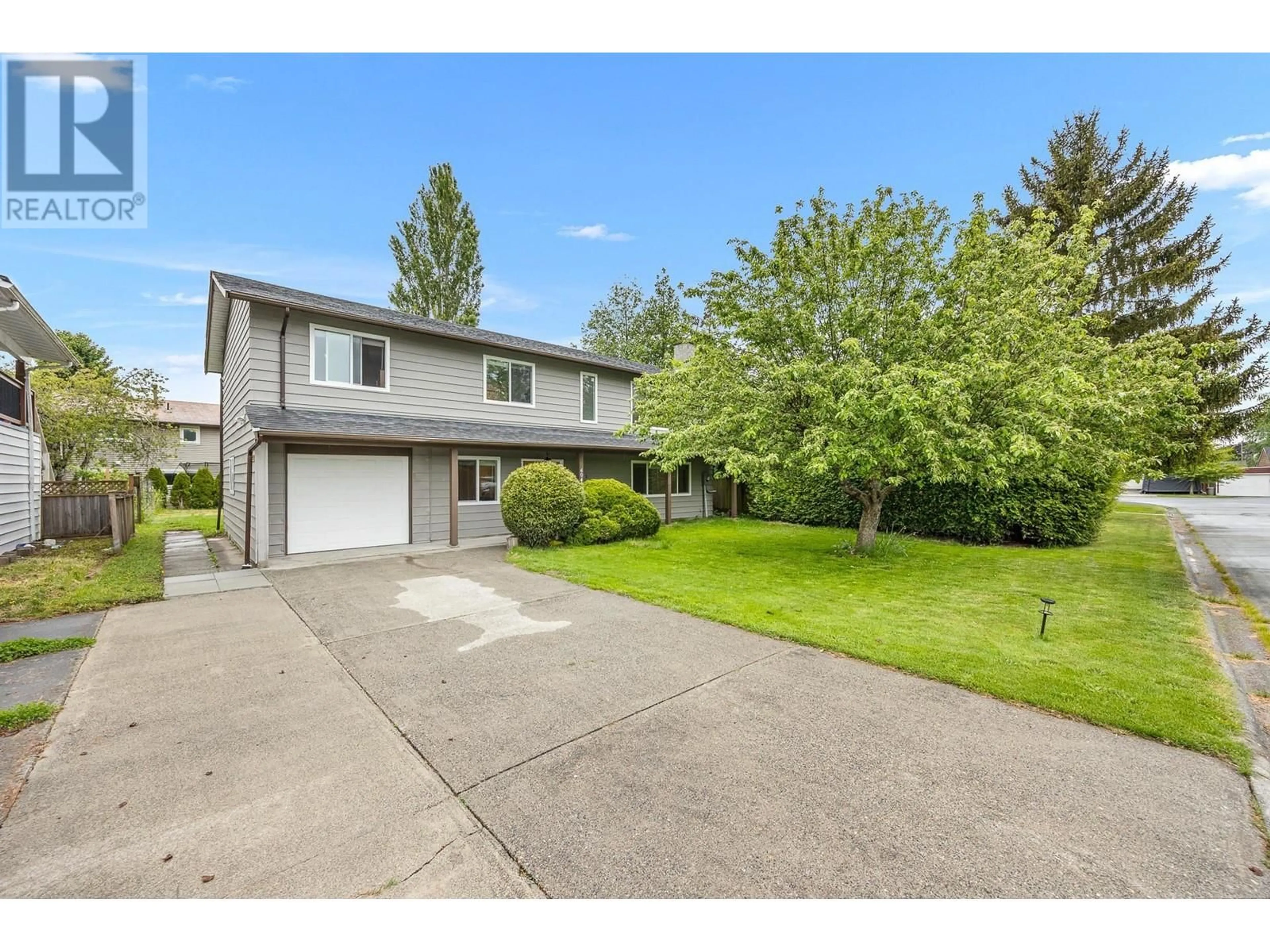 Home with vinyl exterior material, street for 6043 - 45 AVENUE AVENUE, Delta British Columbia V4K3W8
