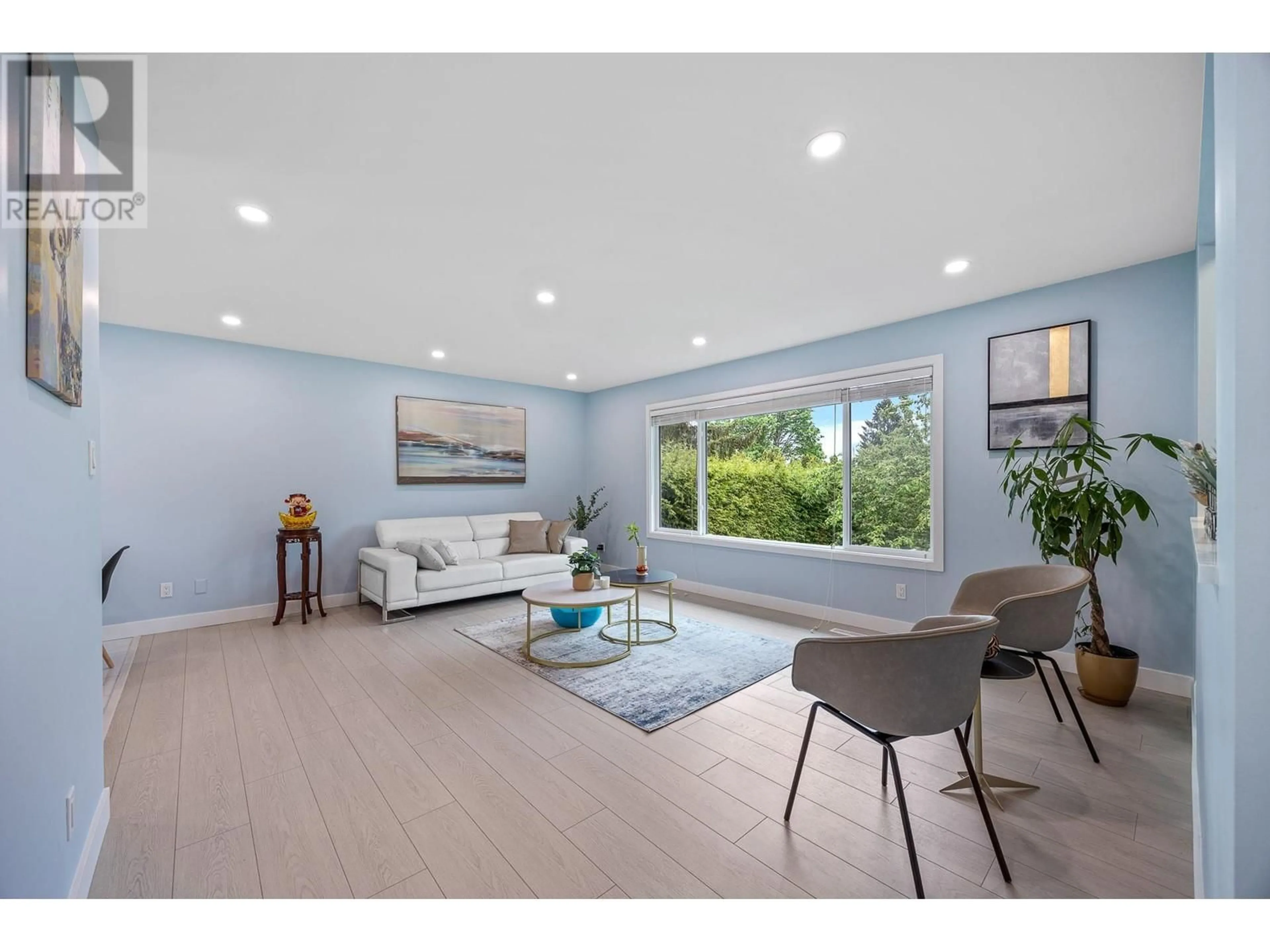 Living room with furniture, unknown for 6043 - 45 AVENUE AVENUE, Delta British Columbia V4K3W8