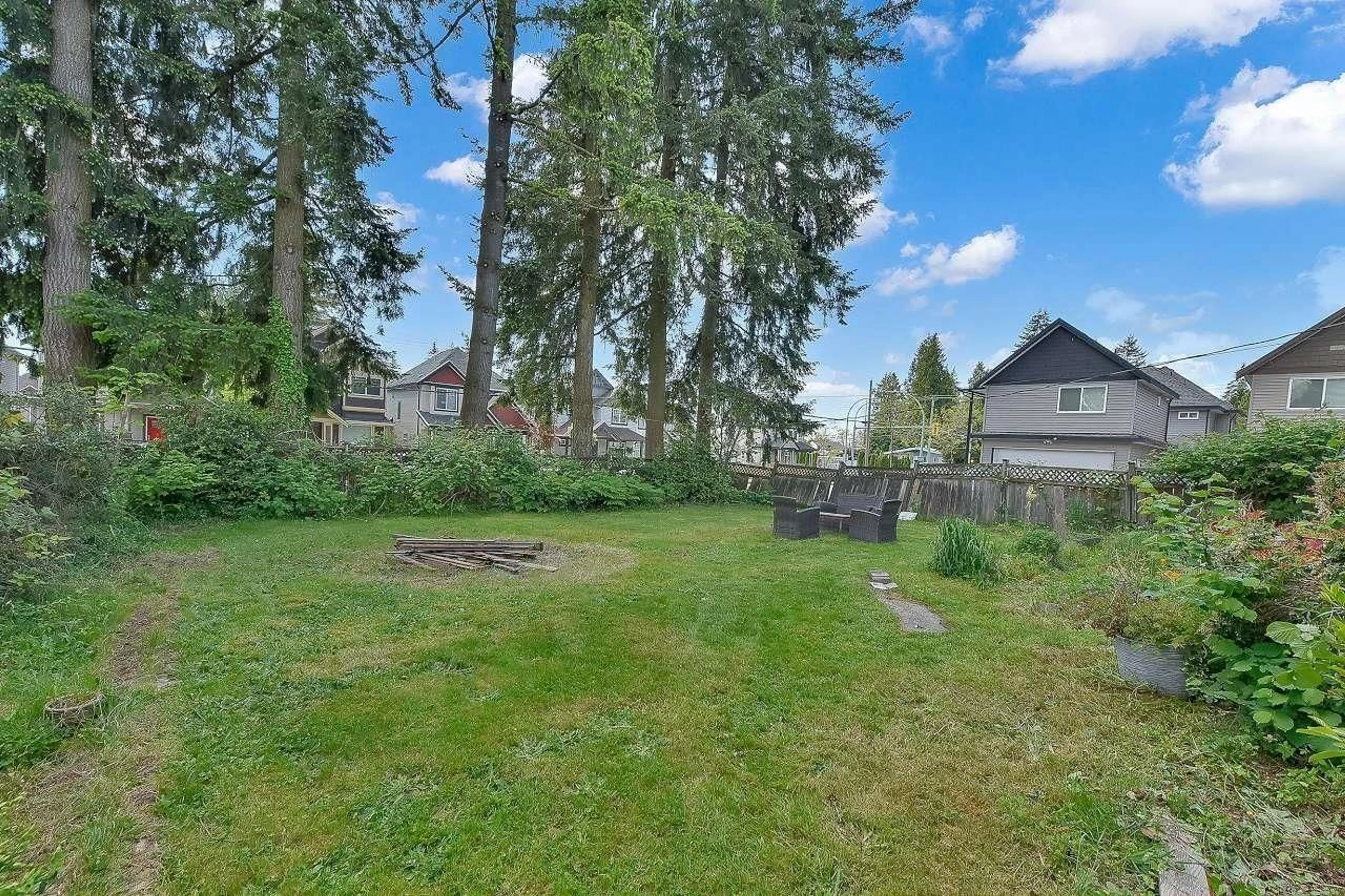 Patio, unknown for 12835 60, Surrey British Columbia V3X2C2
