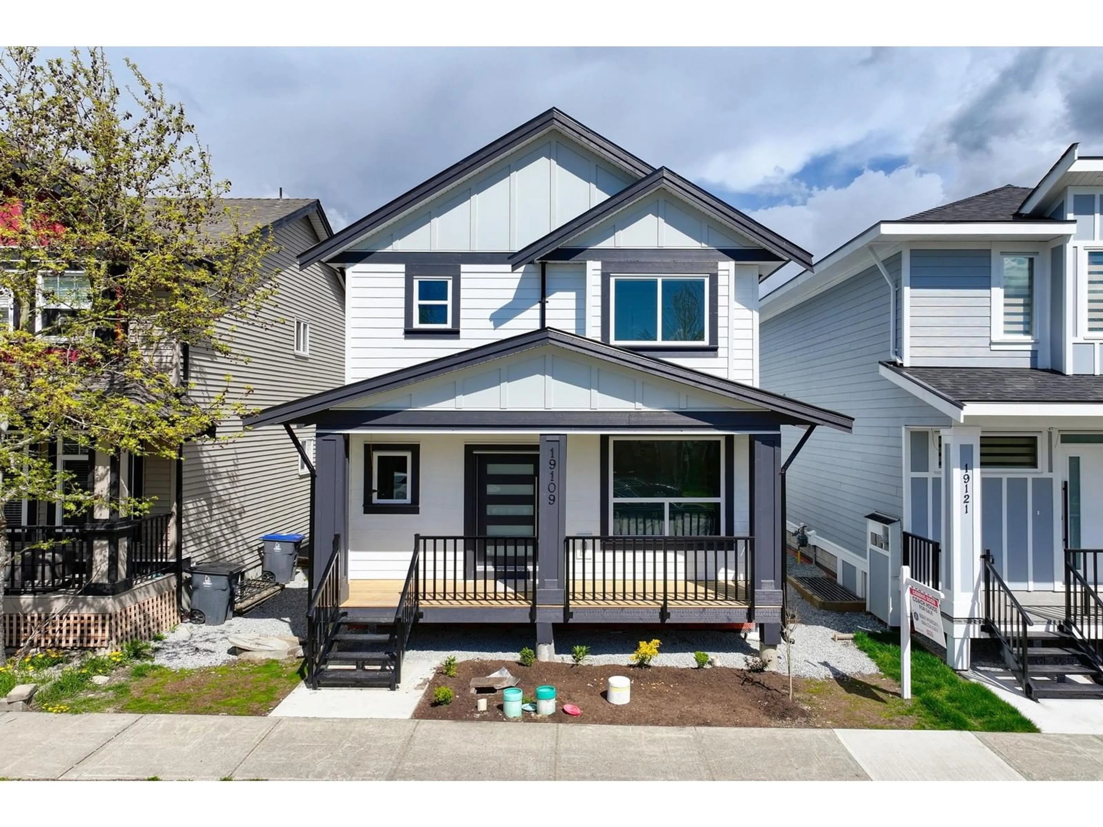 Home with vinyl exterior material, street for 19109 67, Surrey British Columbia V4N6A4