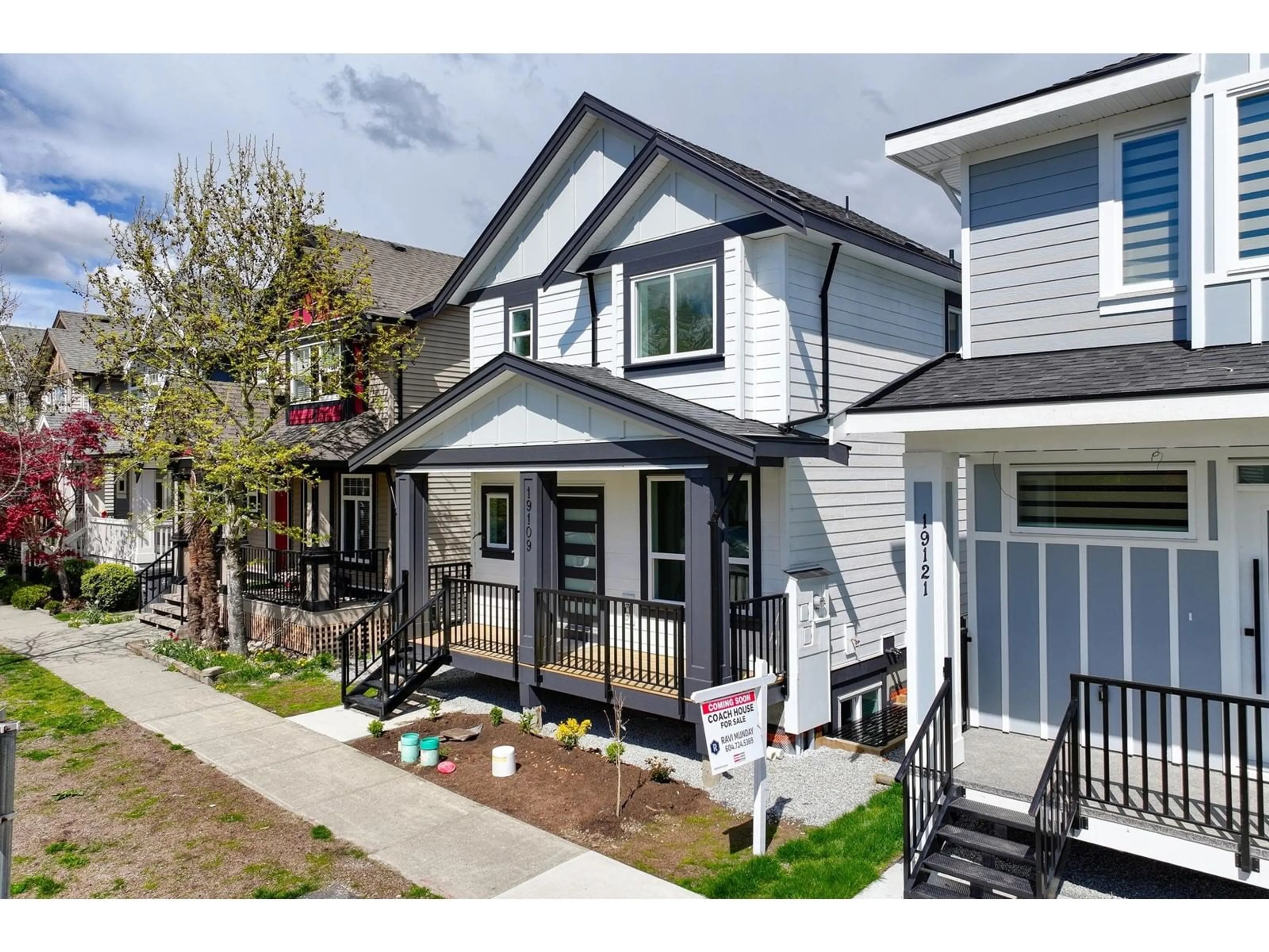 Home with vinyl exterior material, street for 19109 67, Surrey British Columbia V4N6A4