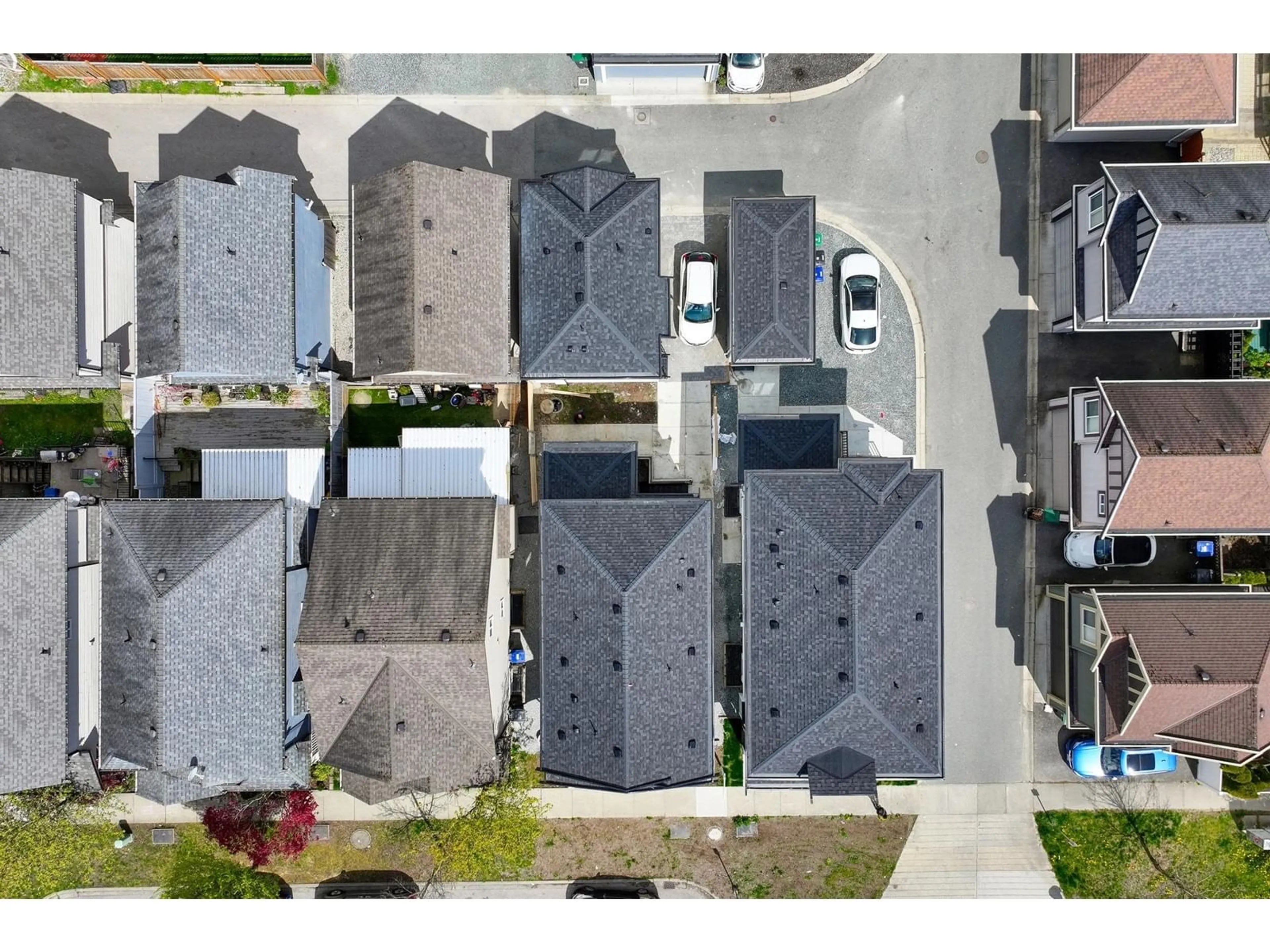 A pic from outside/outdoor area/front of a property/back of a property/a pic from drone, street for 19109 67, Surrey British Columbia V4N6A4