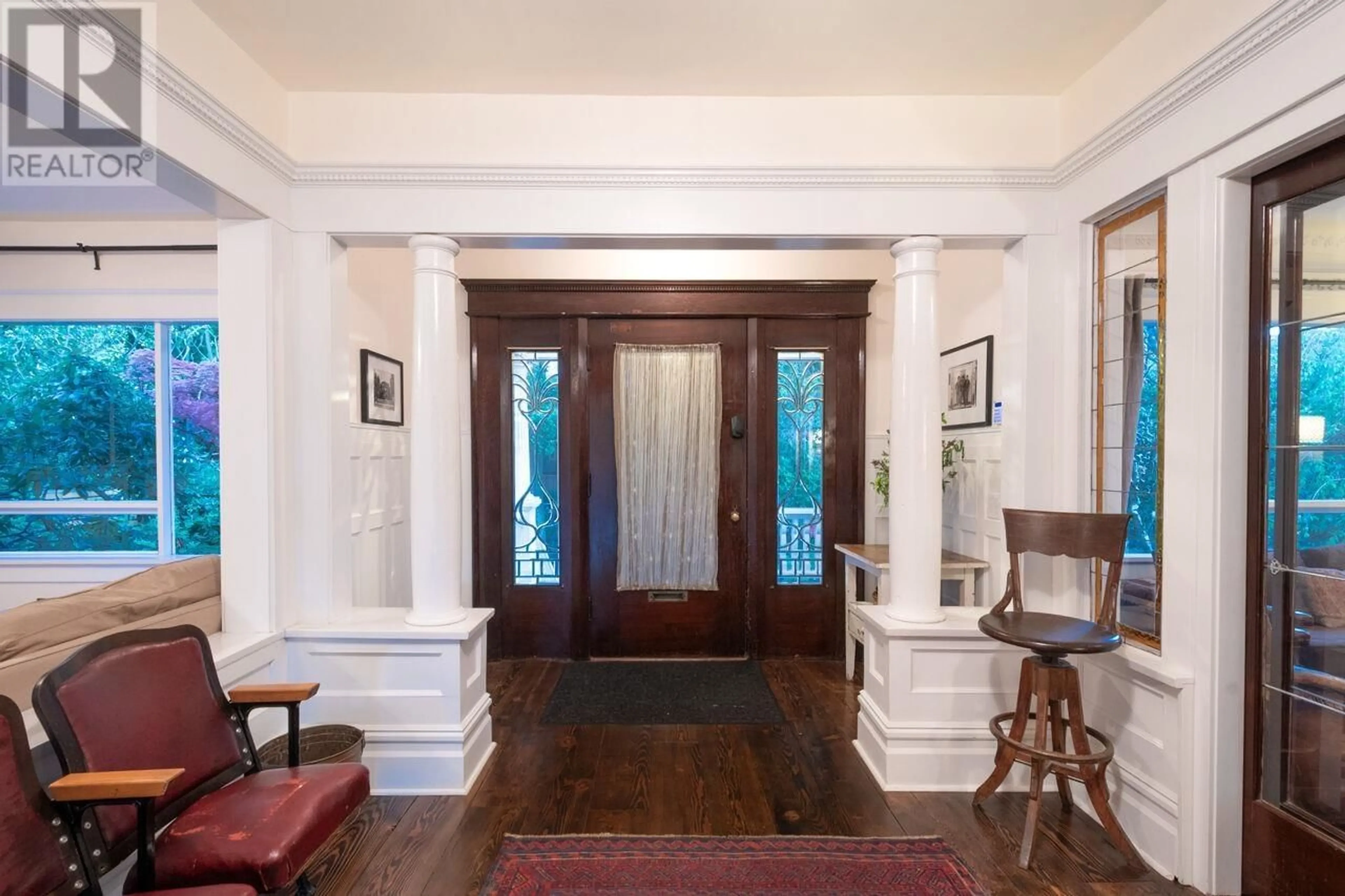 Indoor foyer for 1859 NAPIER STREET, Vancouver British Columbia V5L2N4