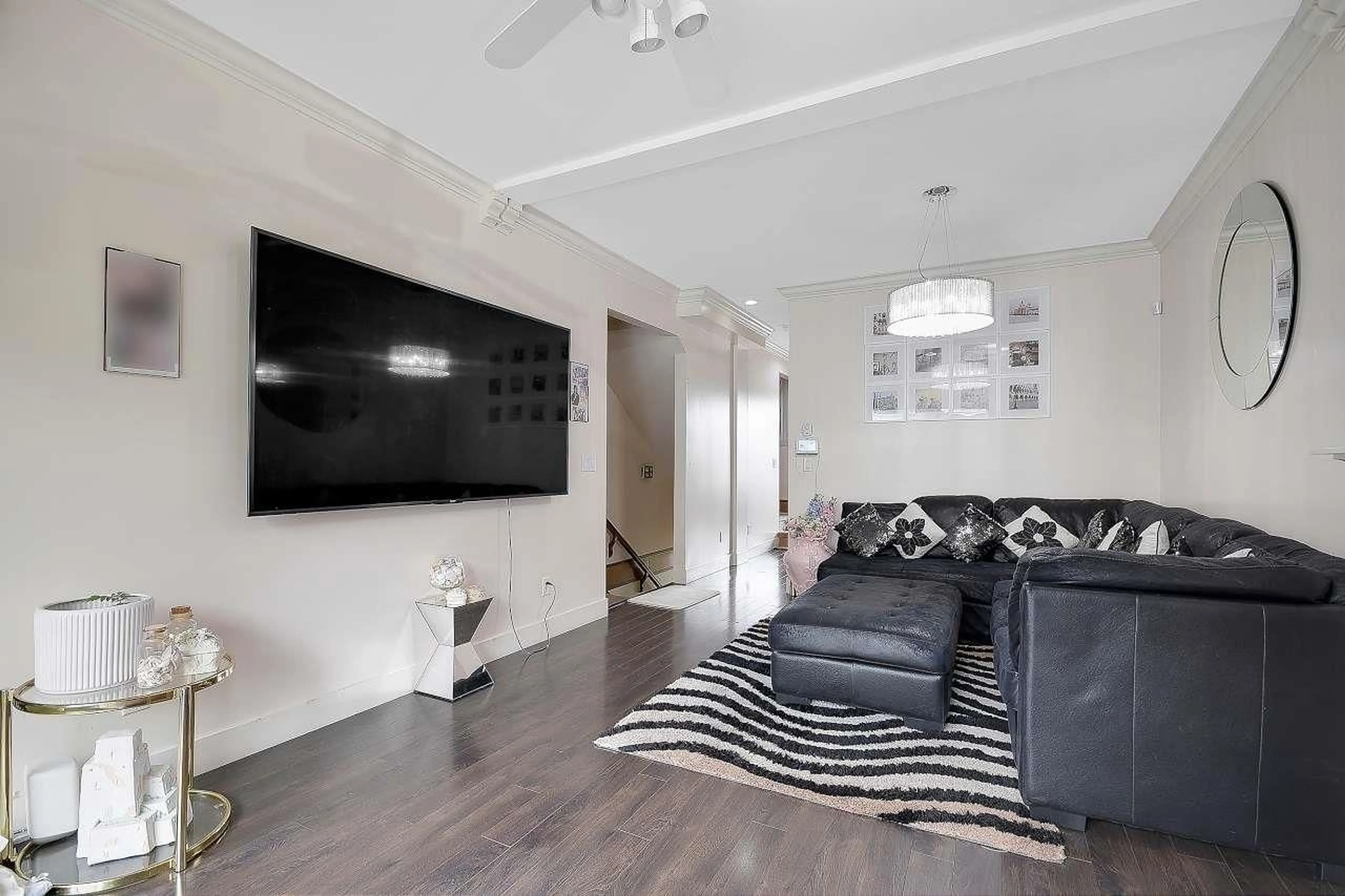 Living room with furniture, unknown for 13 - 7156 144, Surrey British Columbia V3W1V5