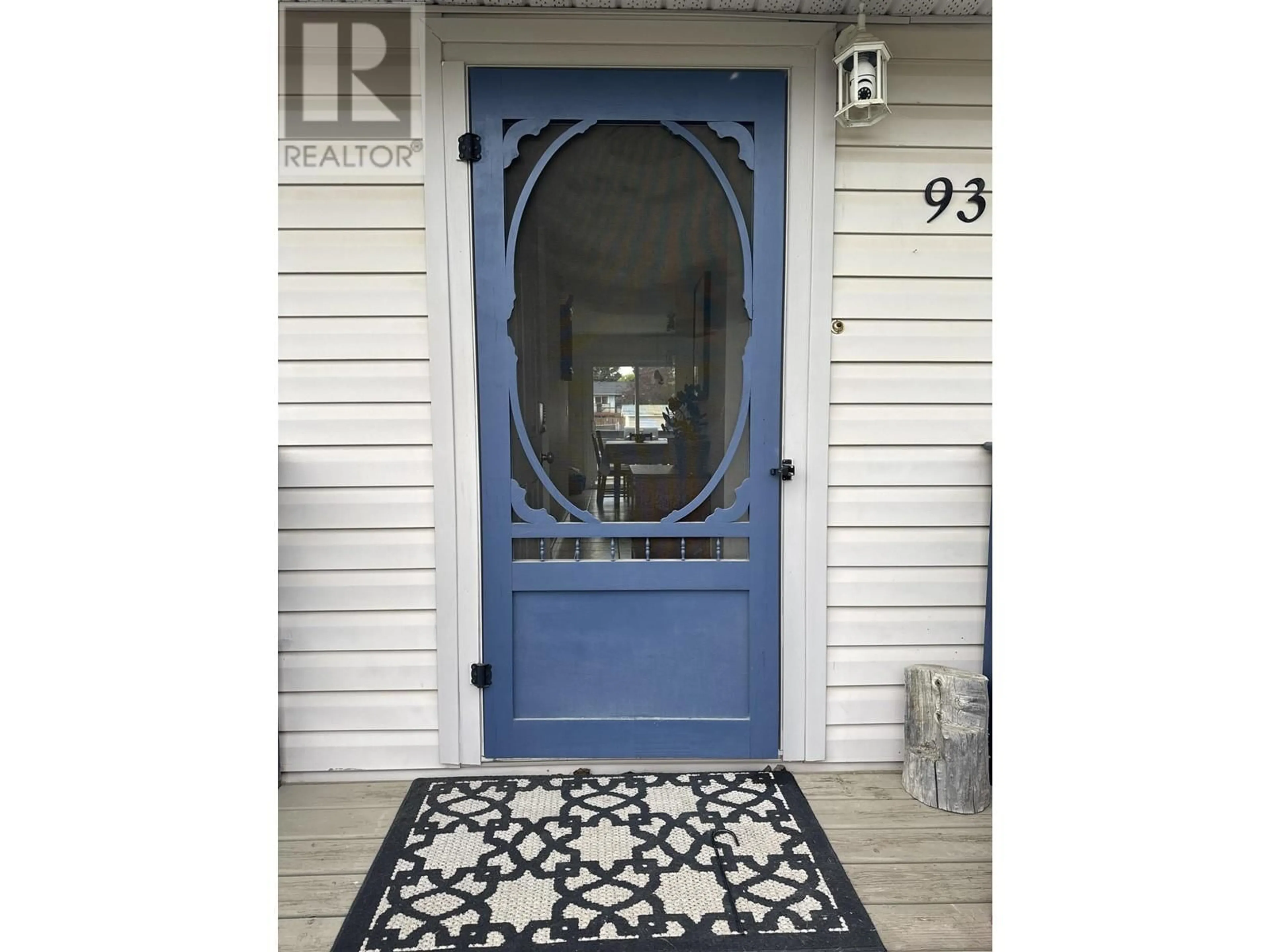 Indoor entryway for 9308 94 AVENUE, Fort St. John British Columbia V1J1G2