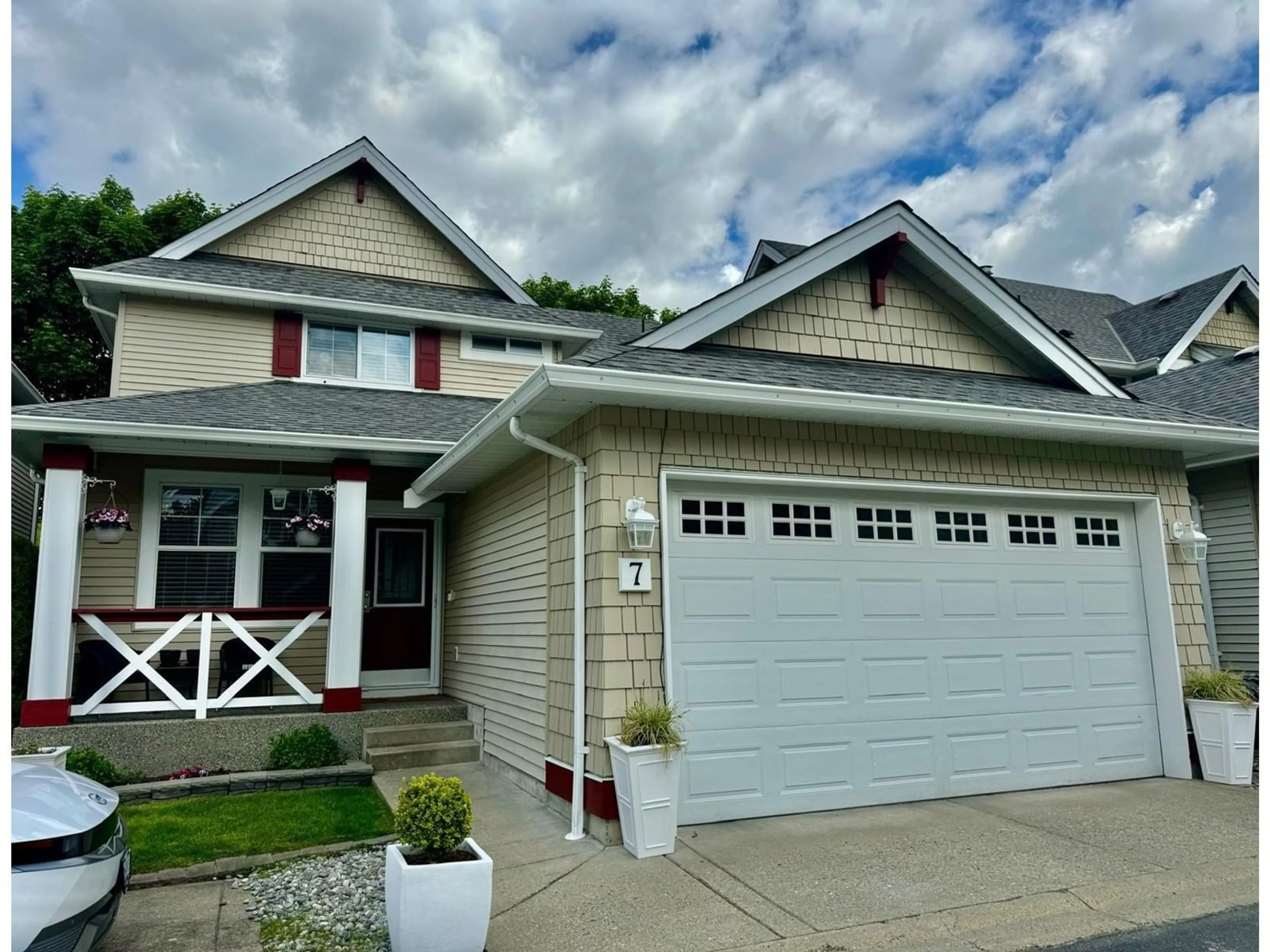Home with vinyl exterior material, street for 7 - 7067 189, Surrey British Columbia V4N5M9