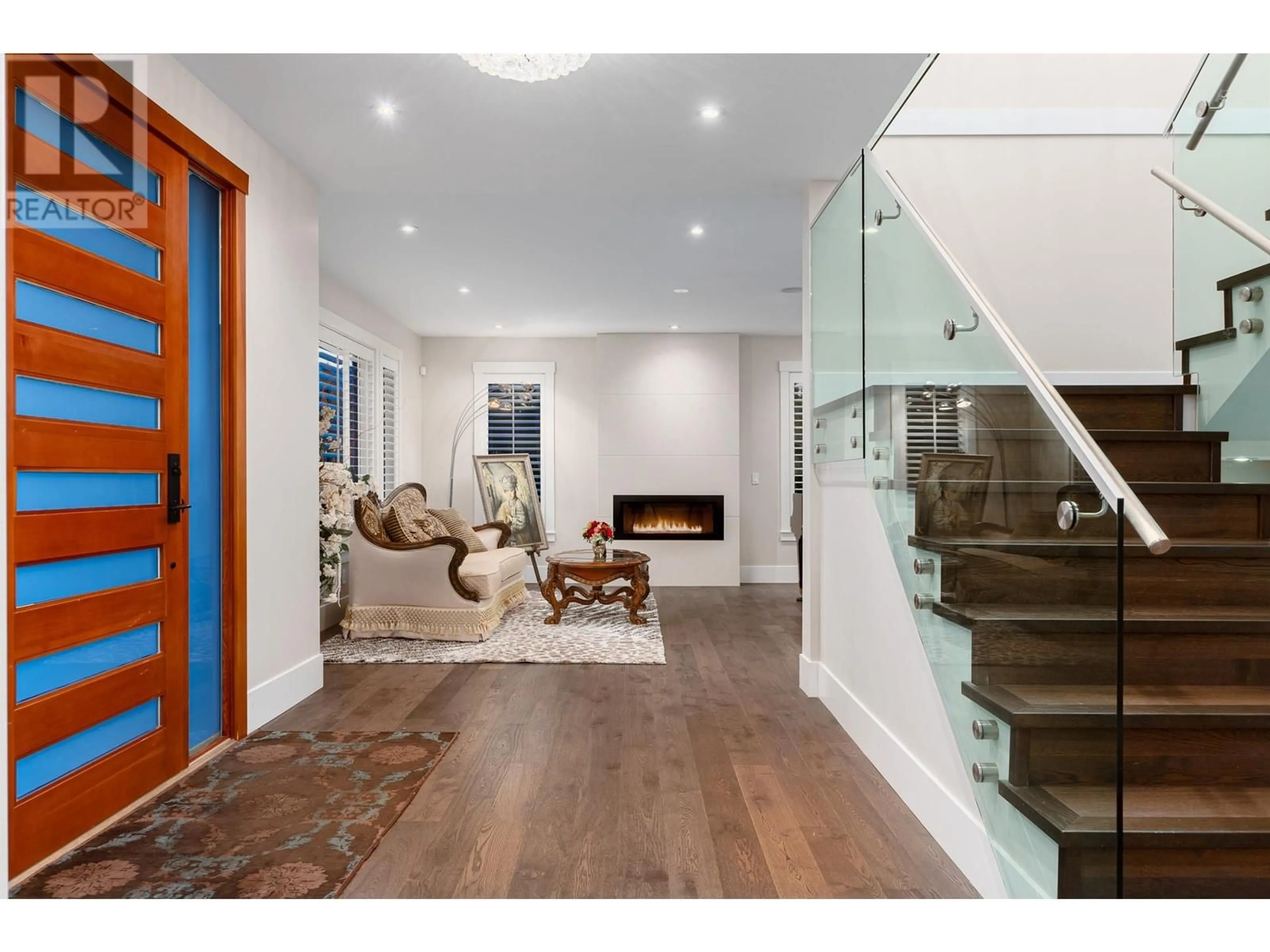 Indoor entryway for 4168 HIGHLAND BOULEVARD, North Vancouver British Columbia V7R2Z6