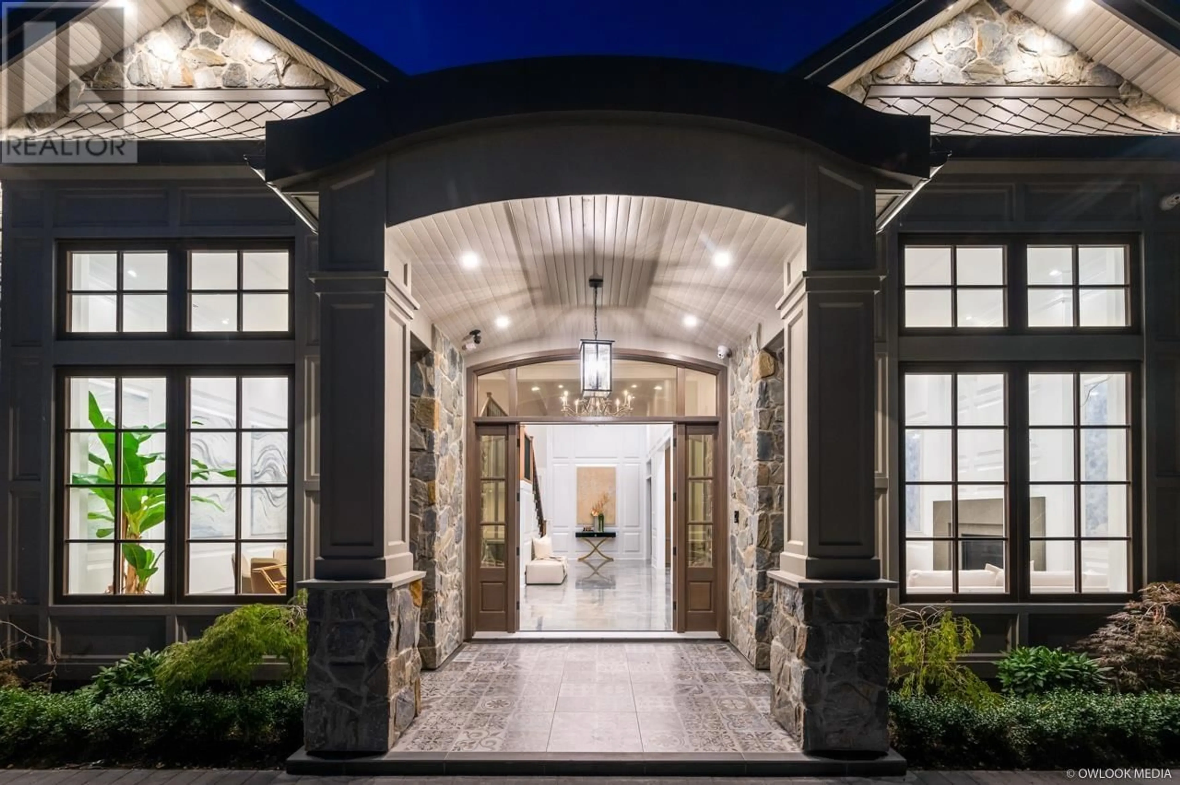 Indoor entryway for 7680 GLACIER CRESCENT, Richmond British Columbia V7A1L5