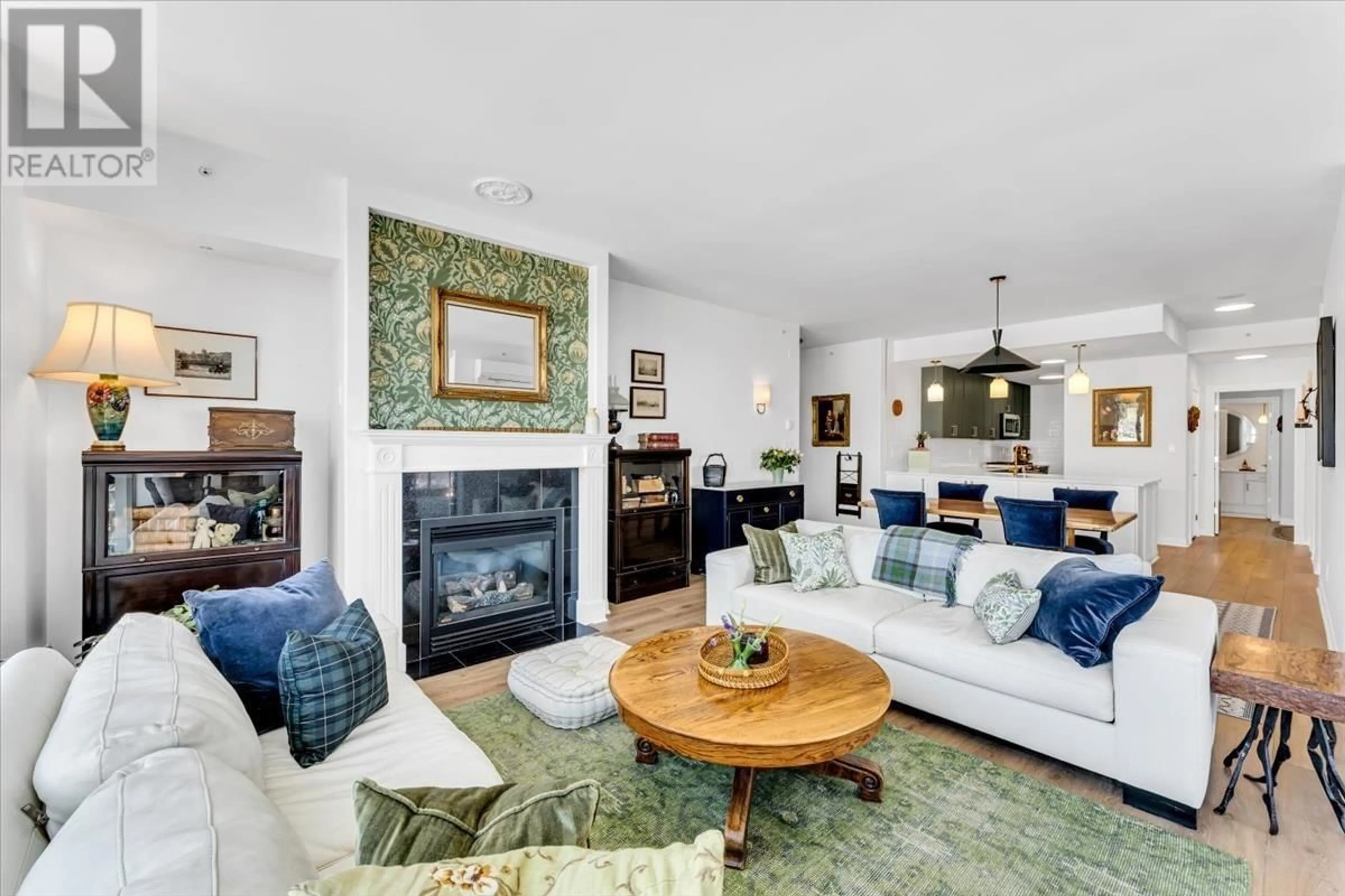 Living room with furniture, unknown for 1601 - 160 13TH STREET, North Vancouver British Columbia V7L2L5