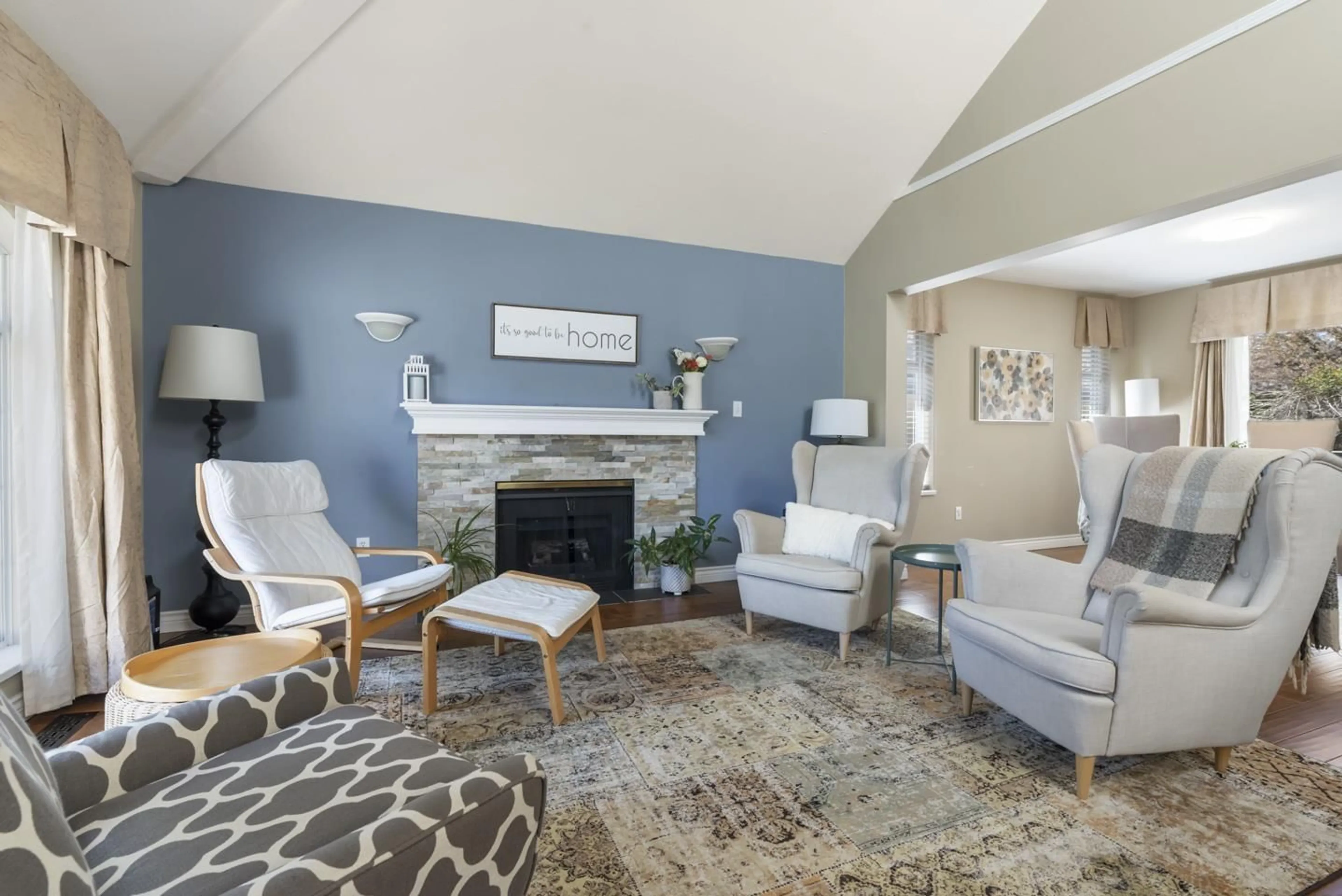 Living room with furniture, unknown for 7911 164, Surrey British Columbia V4N0M6