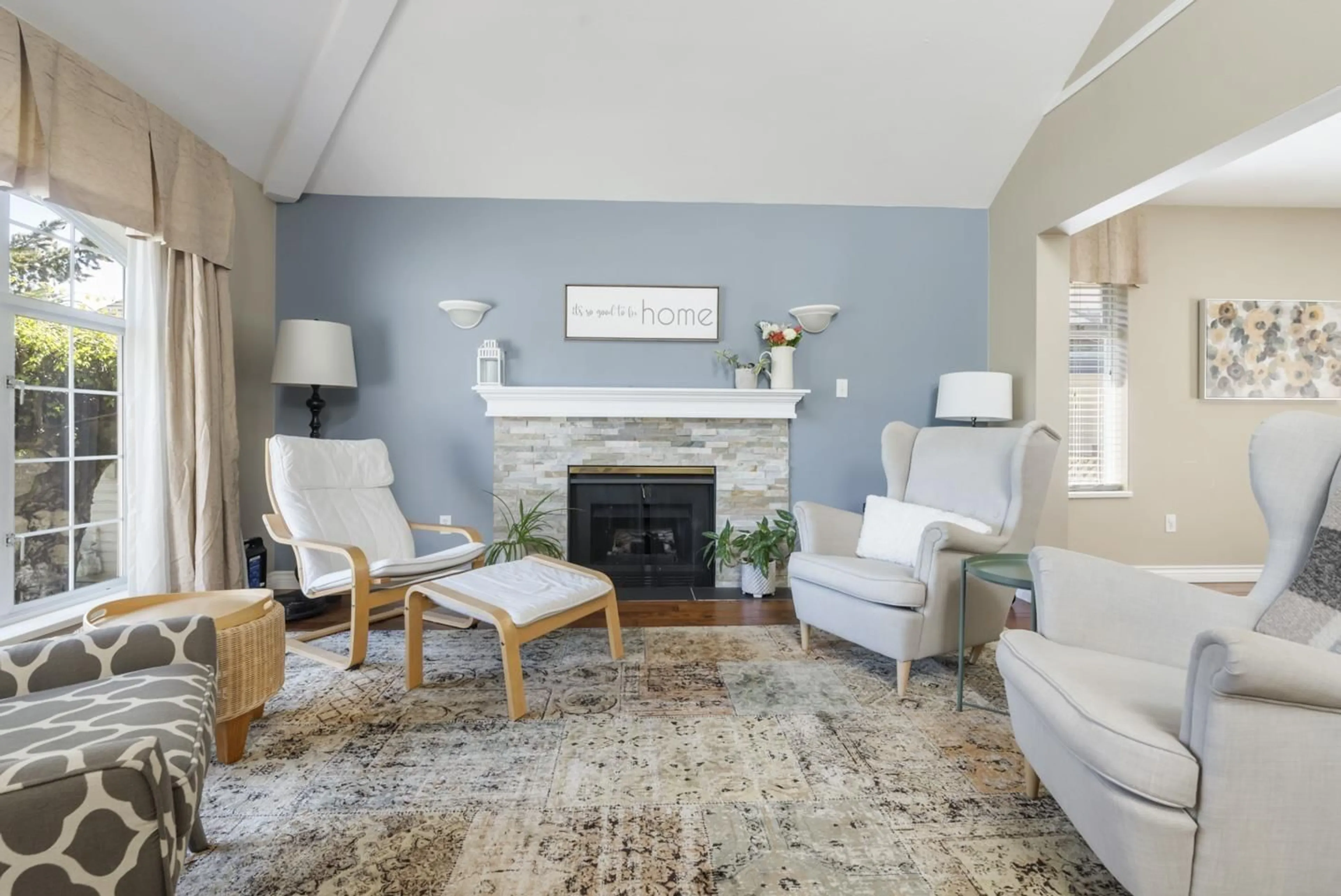 Living room with furniture, unknown for 7911 164, Surrey British Columbia V4N0M6