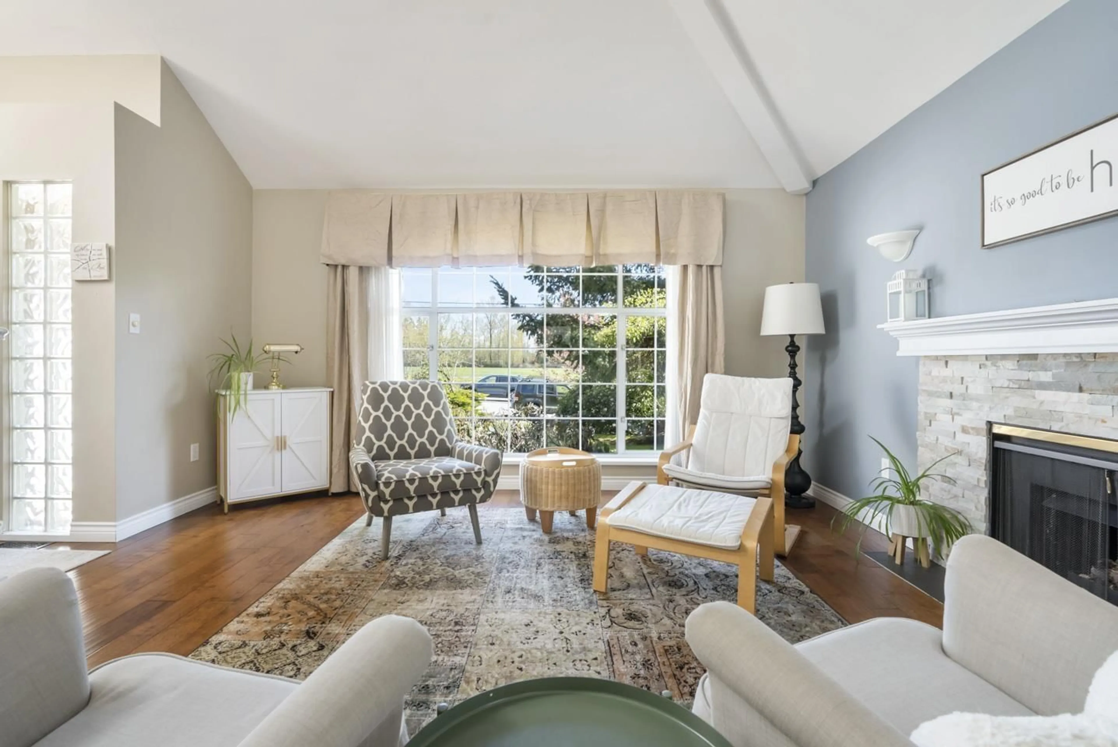 Living room with furniture, unknown for 7911 164, Surrey British Columbia V4N0M6