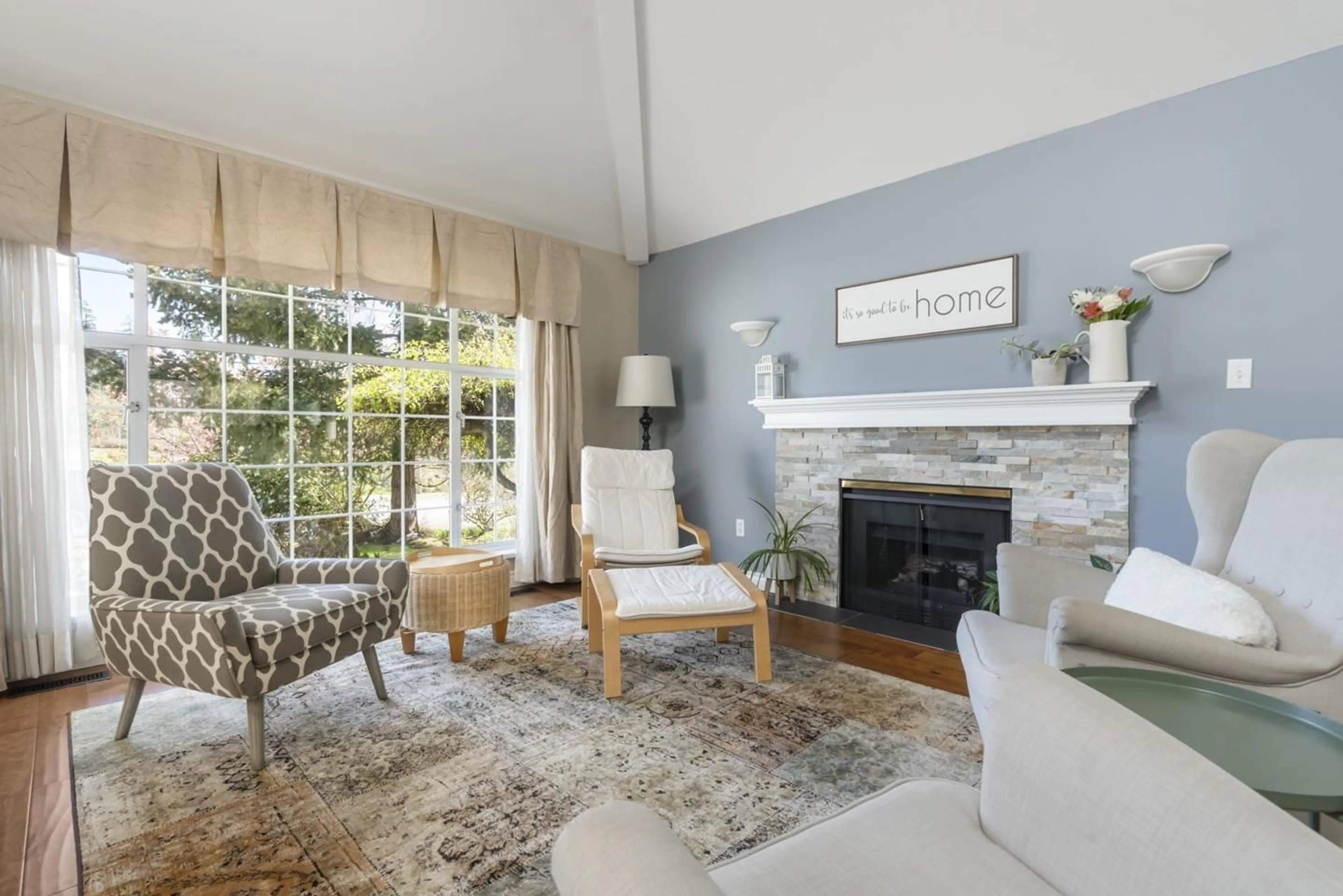 Living room with furniture, unknown for 7911 164, Surrey British Columbia V4N0M6