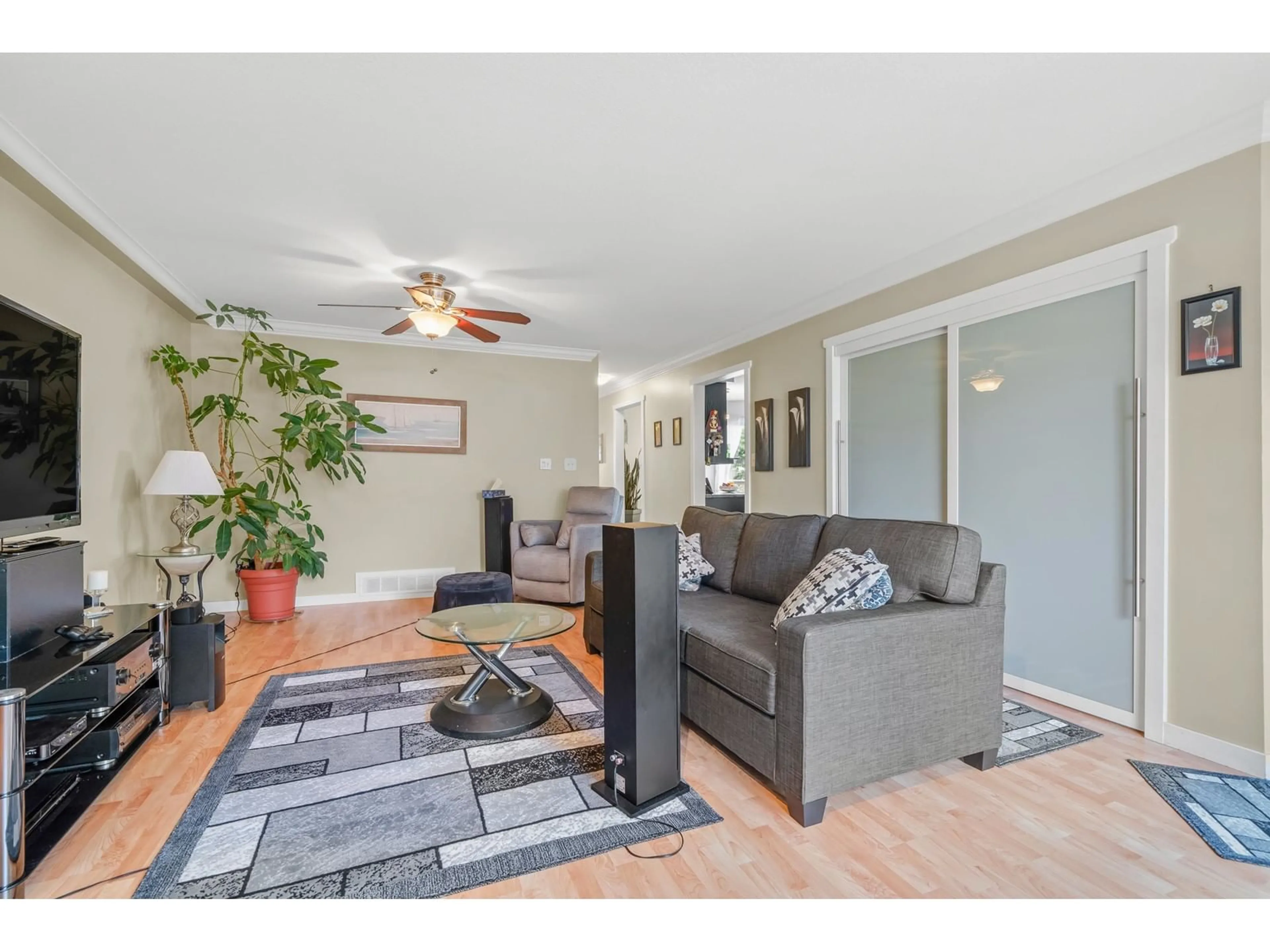 Living room with furniture, unknown for 43 - 9273 122ND, Surrey British Columbia V3V7R5