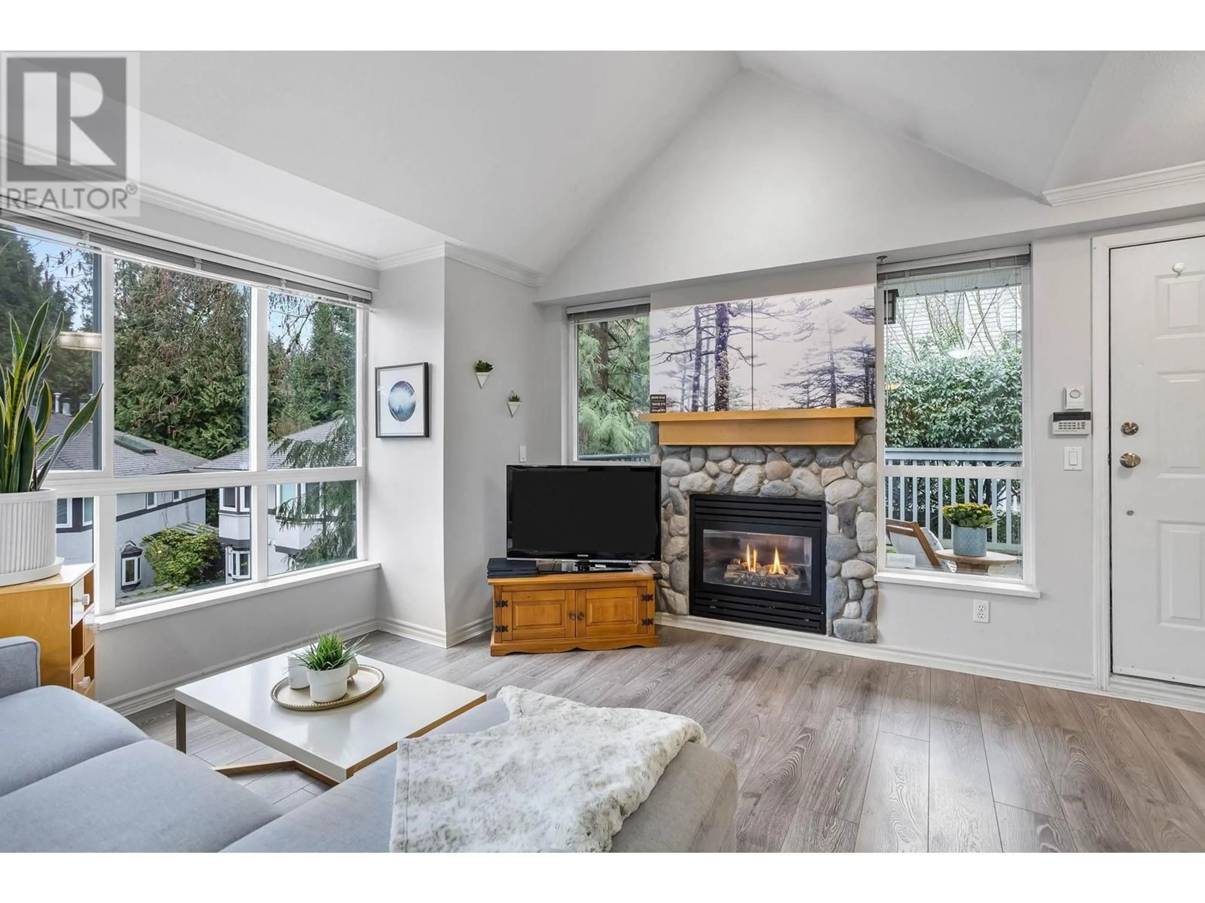 Living room with furniture, wood/laminate floor for 12 - 1071 LYNN VALLEY ROAD, North Vancouver British Columbia V7J1Z6